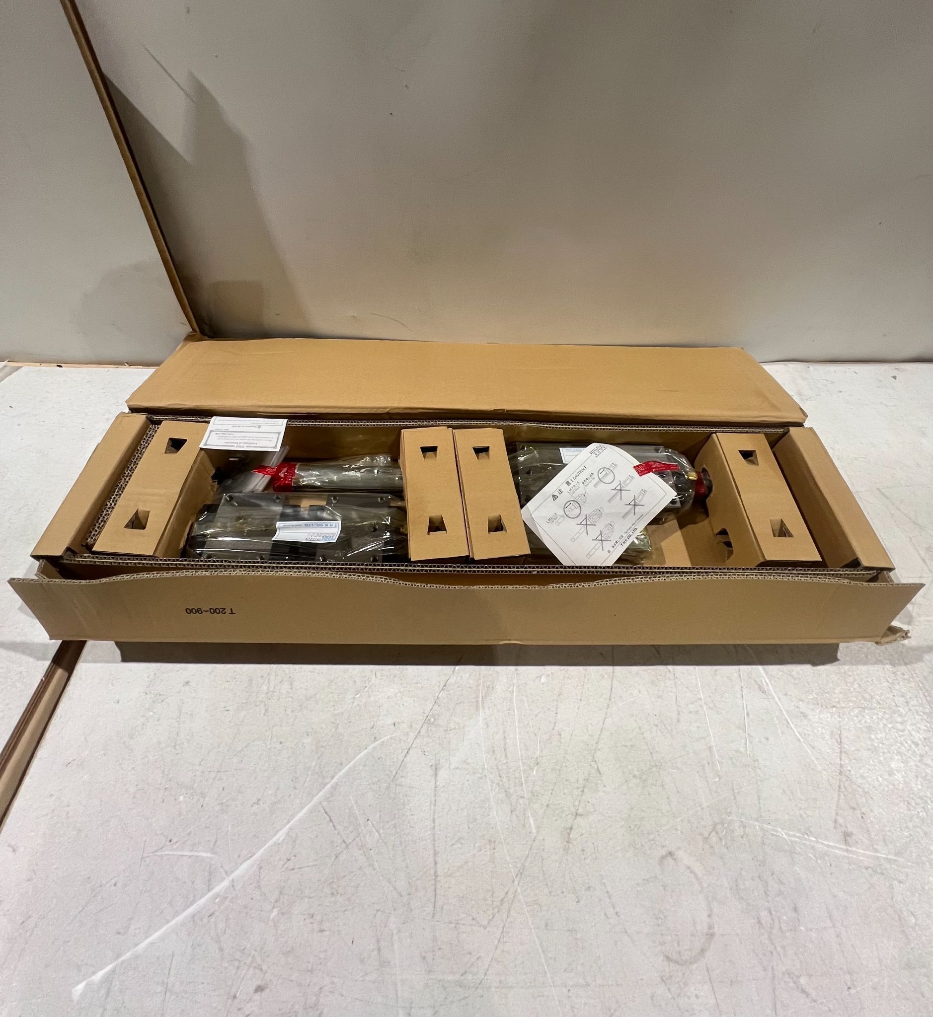 THK 11635 10047 97100 LINEAR BEARINGS (2 PER) NEW 1