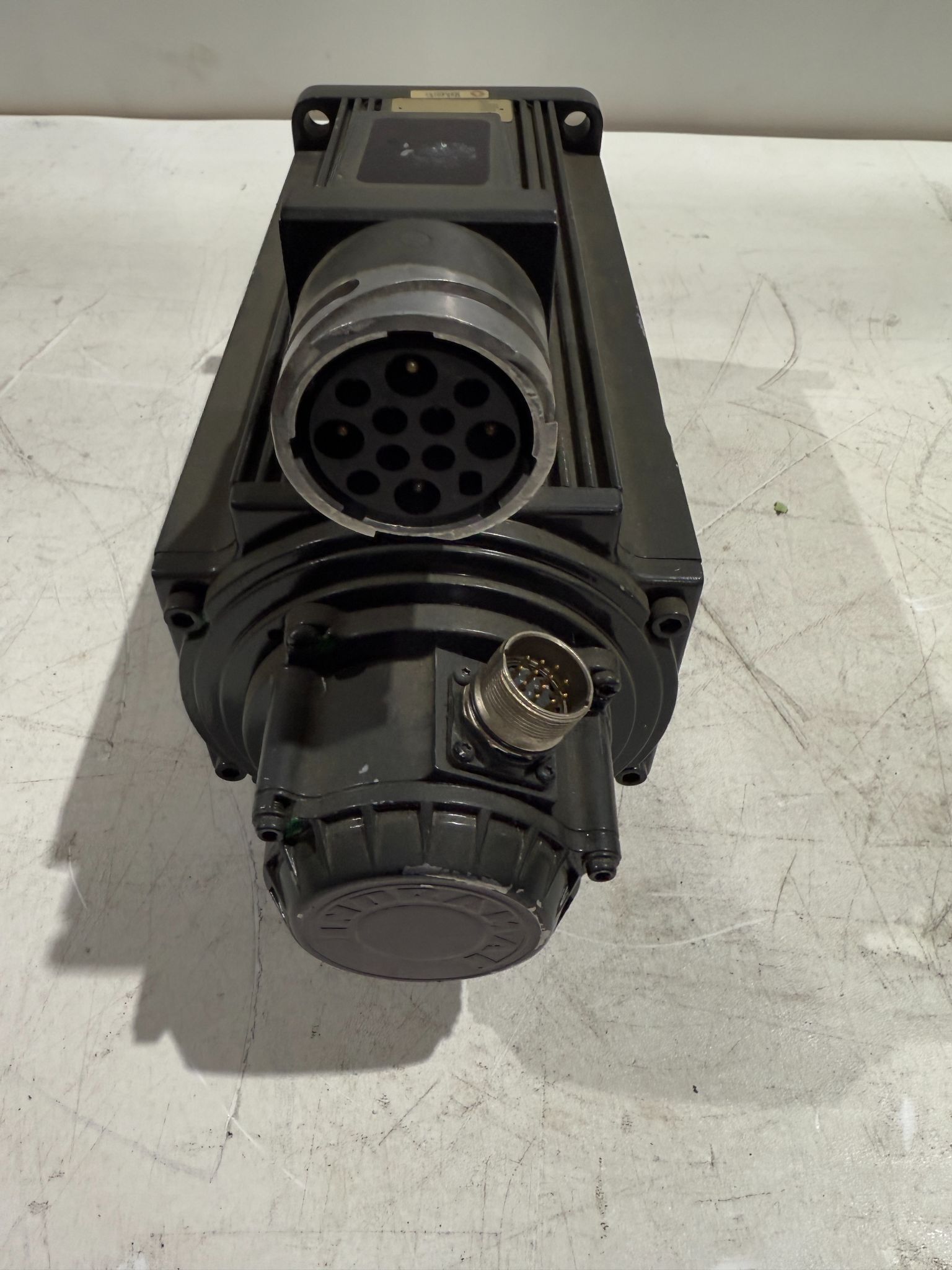 REXROTH INDRAMAT MHD093B-058-PG1-BA SERVO MOTOR USED 2
