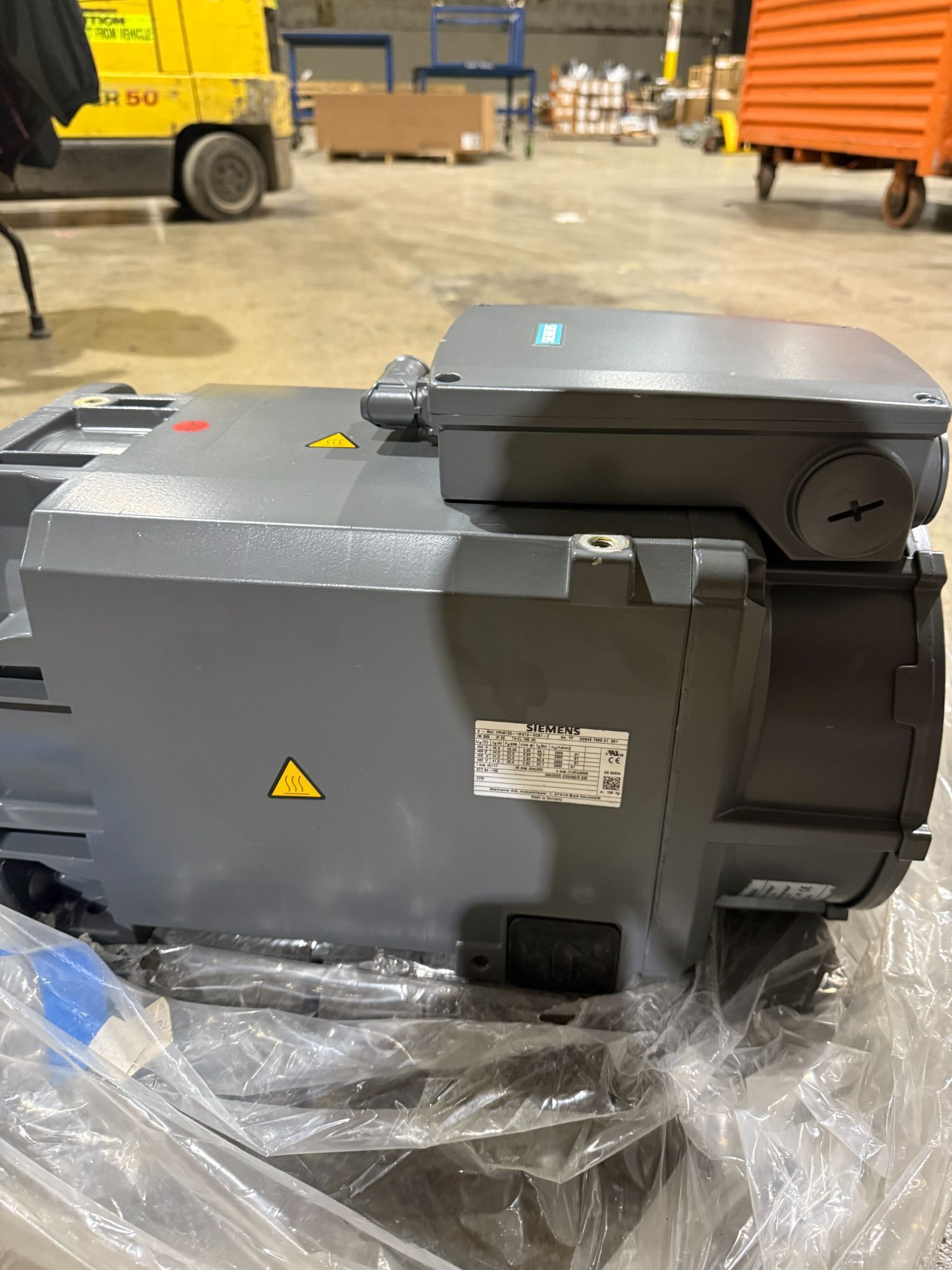 SIEMENS 1PH8133-1MG13-0CB1-Z SERVO MOTOR 1