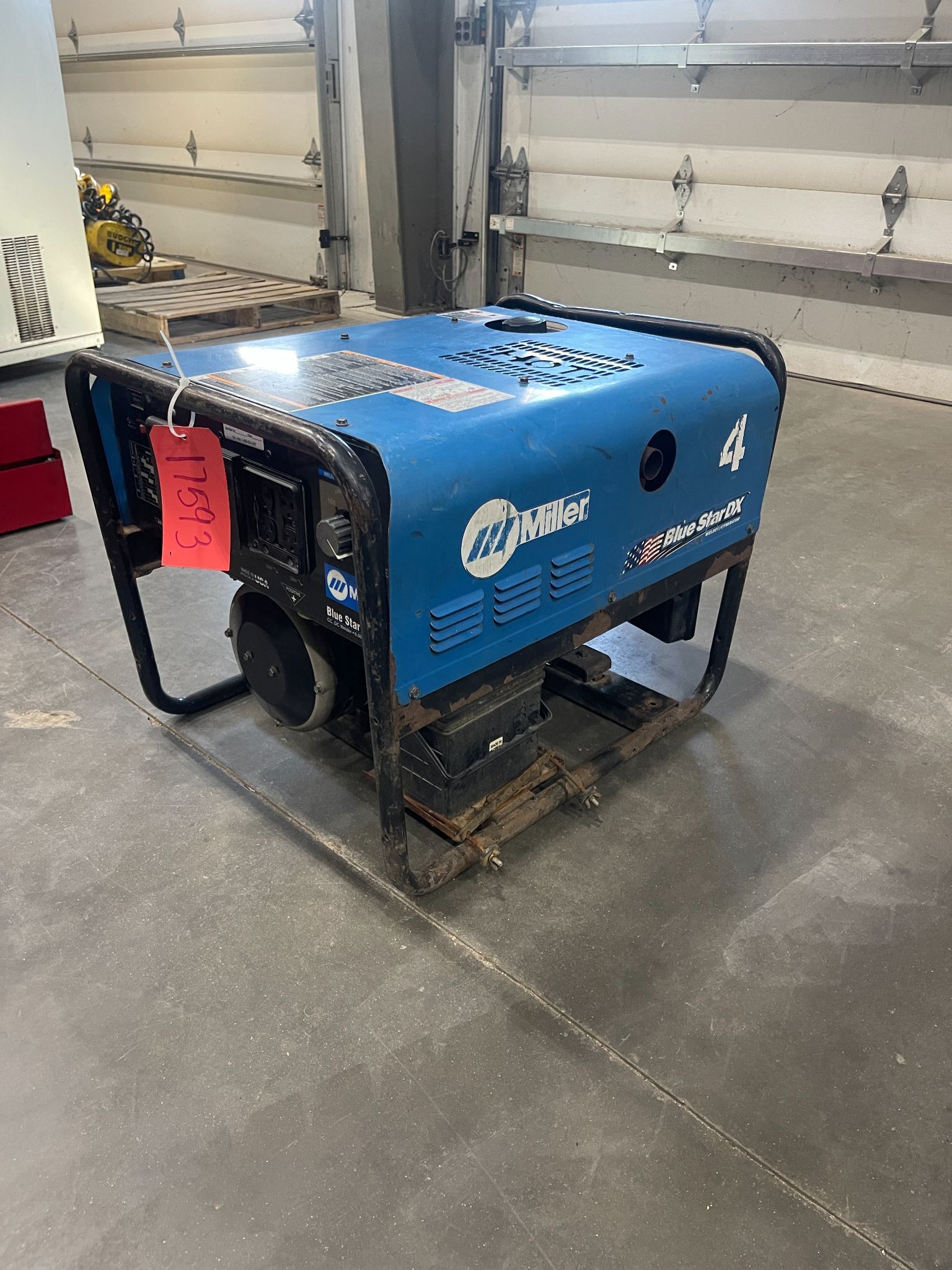 MILLER BLUE STAR 185 WELDER GENERATOR USED 1