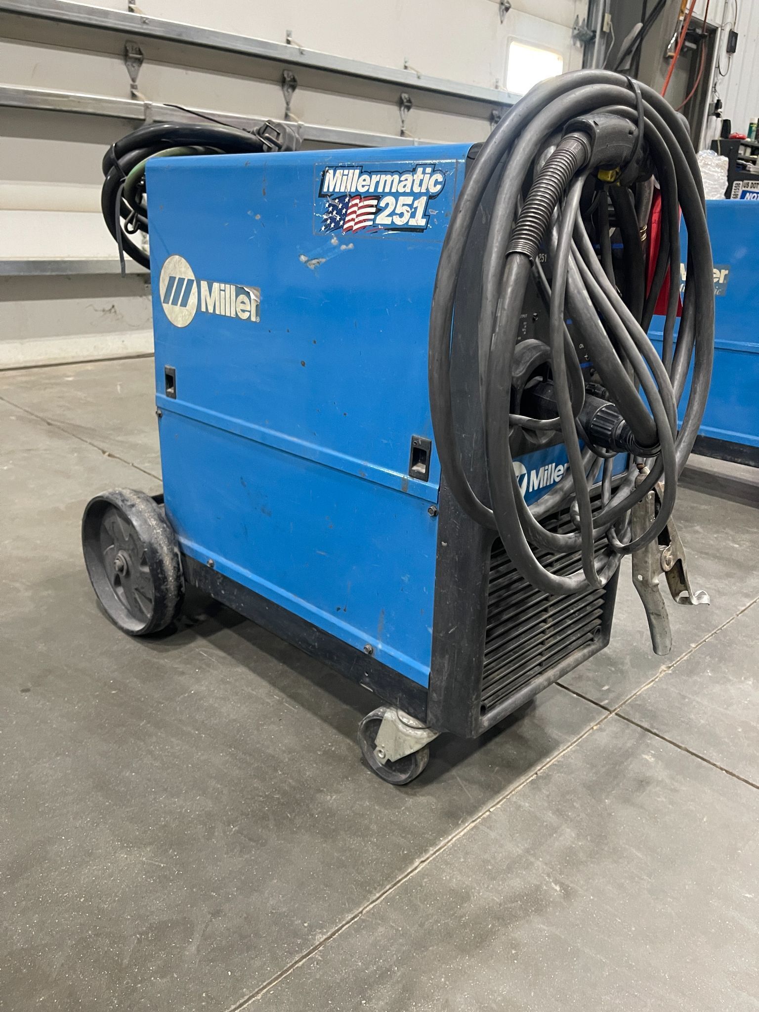 MILLER MILLERMATIC 251 WELDER USED 1