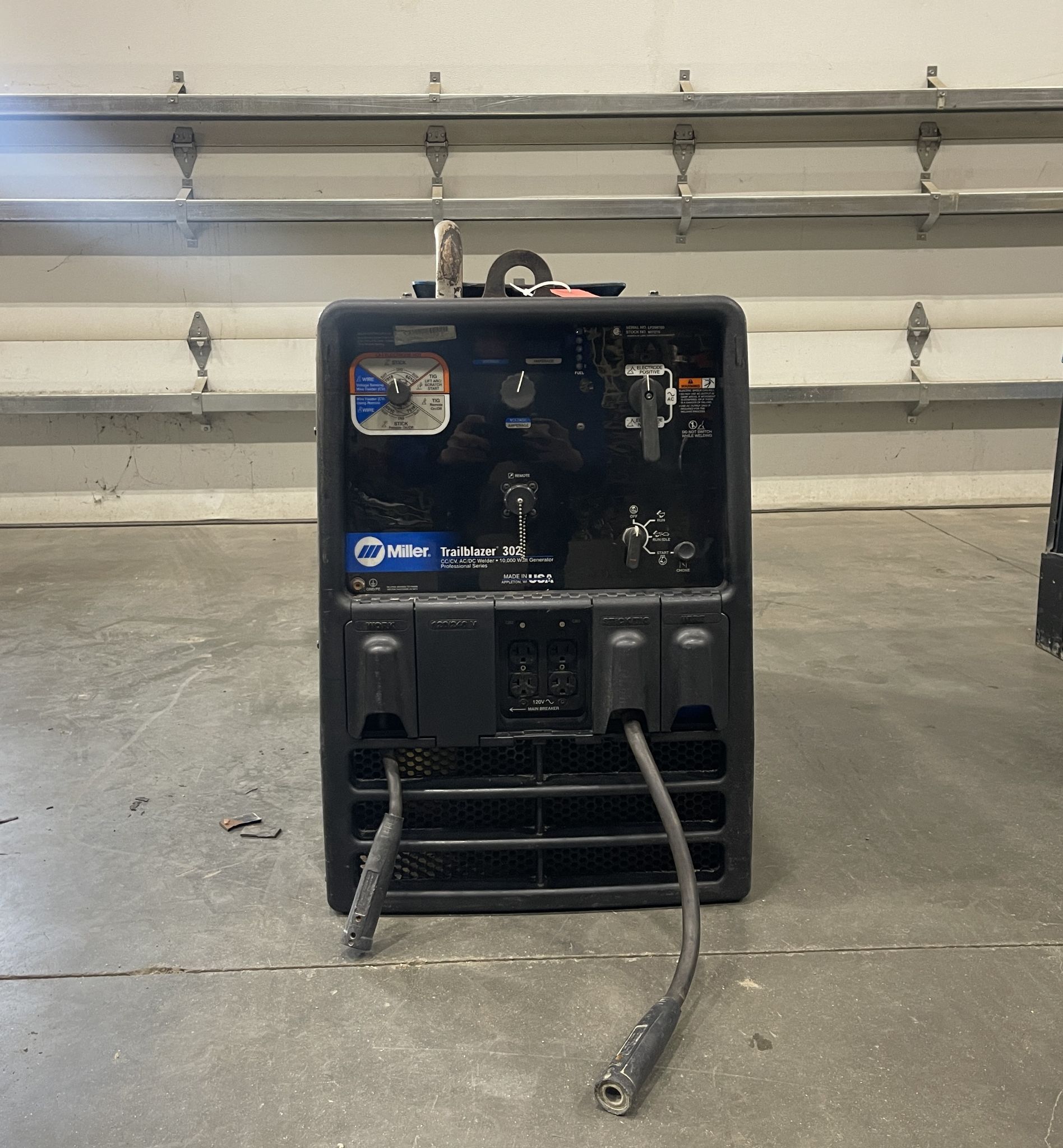 MILLER TRAILBLAZER 302 WELDER GENERATOR 10,000 WATTS 0