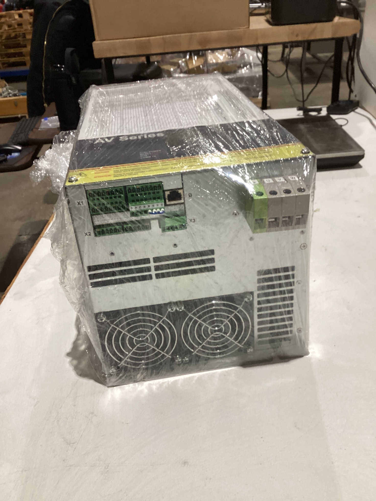 SPINDLE ELECTRONICS AV SERIES AC MOTOR DRIVE AV-4V014A-1100 NEW 1
