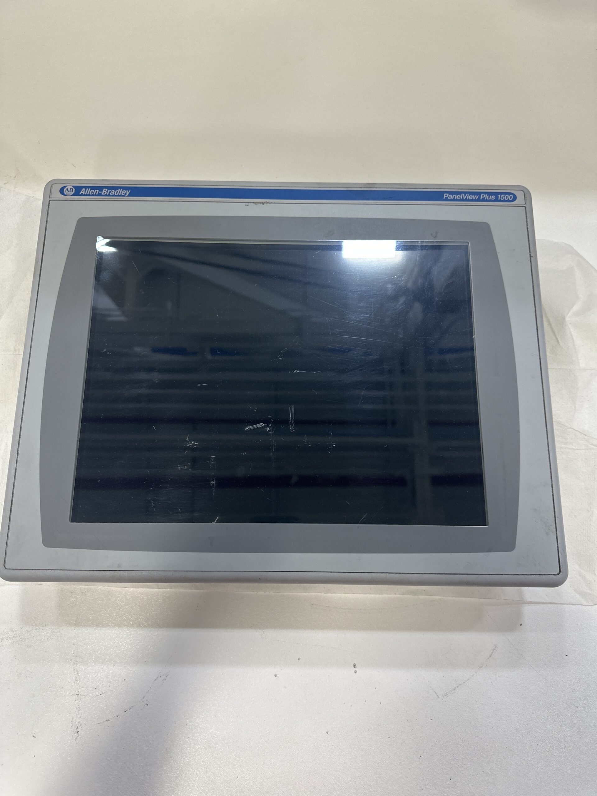 ALLEN BRADLEY 2711P-T15D4C8 / A Panel View Plus 1500 USED 0