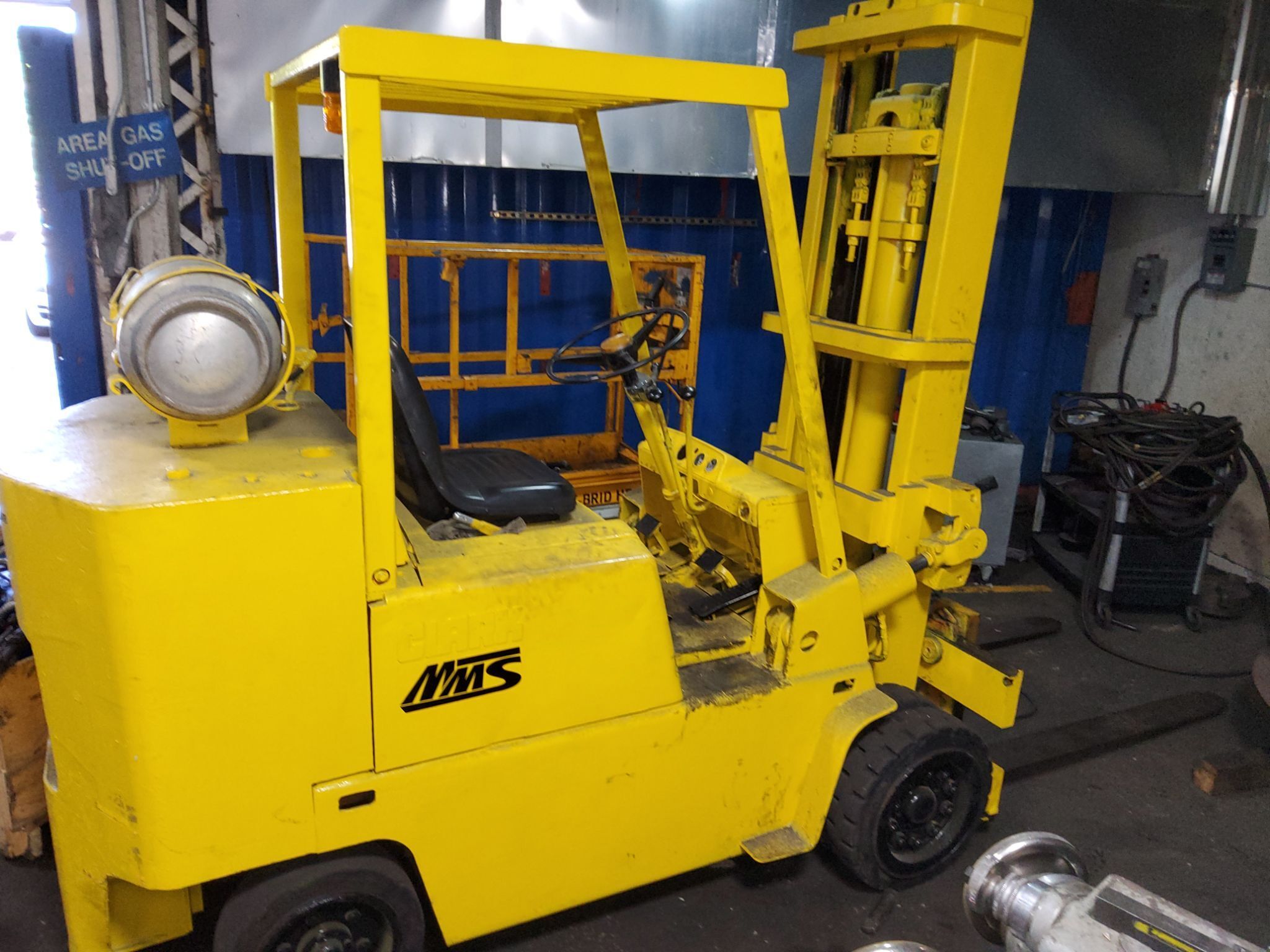 CLARK C500--S100 10,000LB CAP FORKLIFT W/ 6' FORKS - PROPANE 0