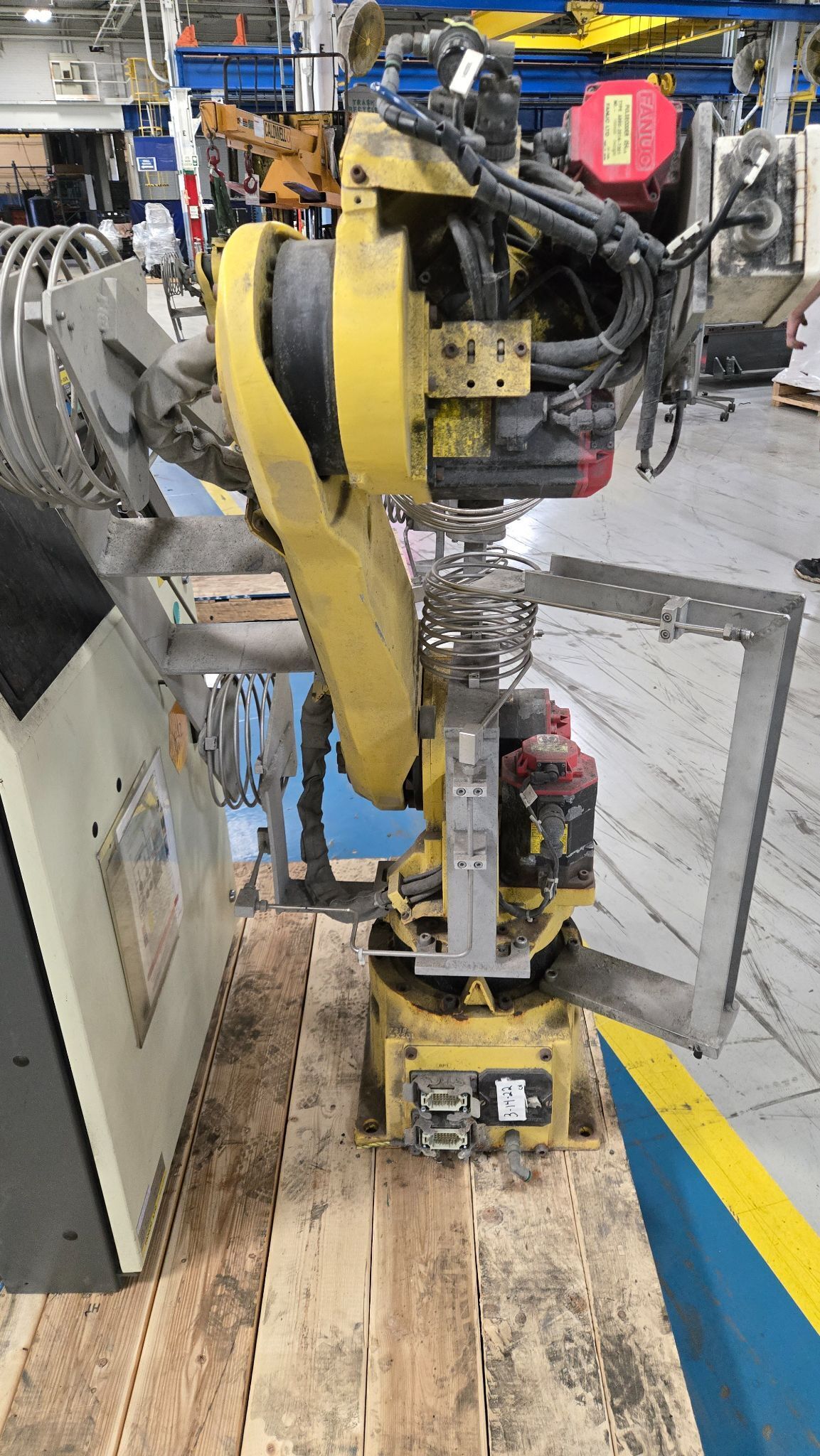 FANUC M-16IB/20 + R-J3IB ROBOT ARM AND CONTROL PANEL USED 1