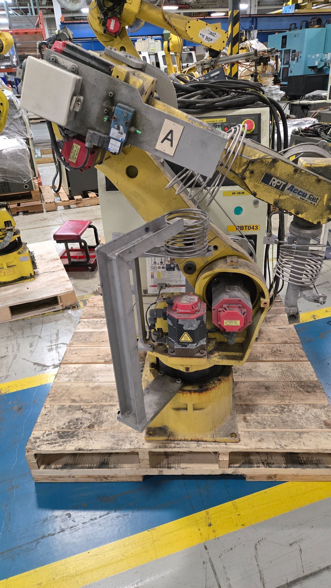 FANUC M-16IB/20 + R-J3IB ROBOT ARM AND CONTROL PANEL USED 2