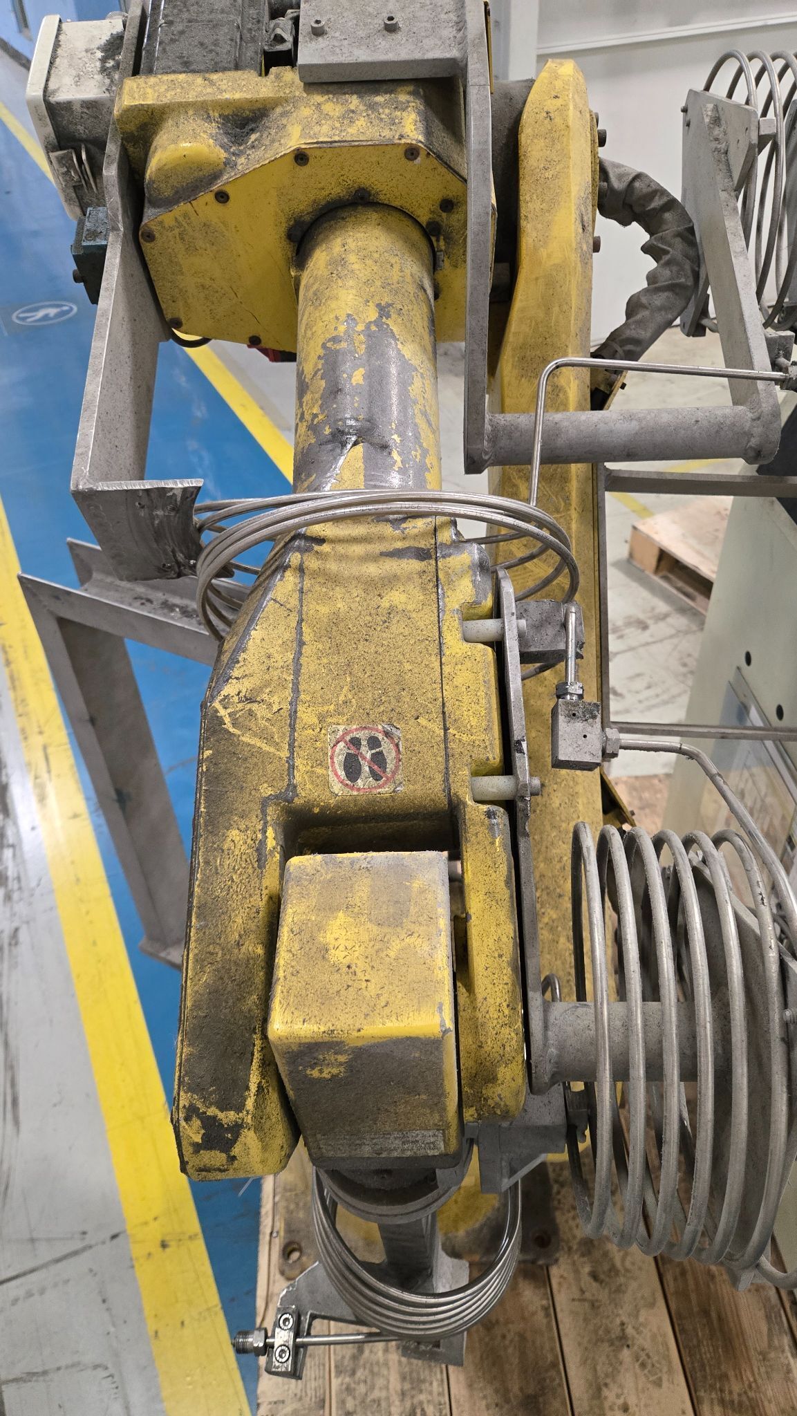 FANUC M-16IB/20 + R-J3IB ROBOT ARM AND CONTROL PANEL USED 3