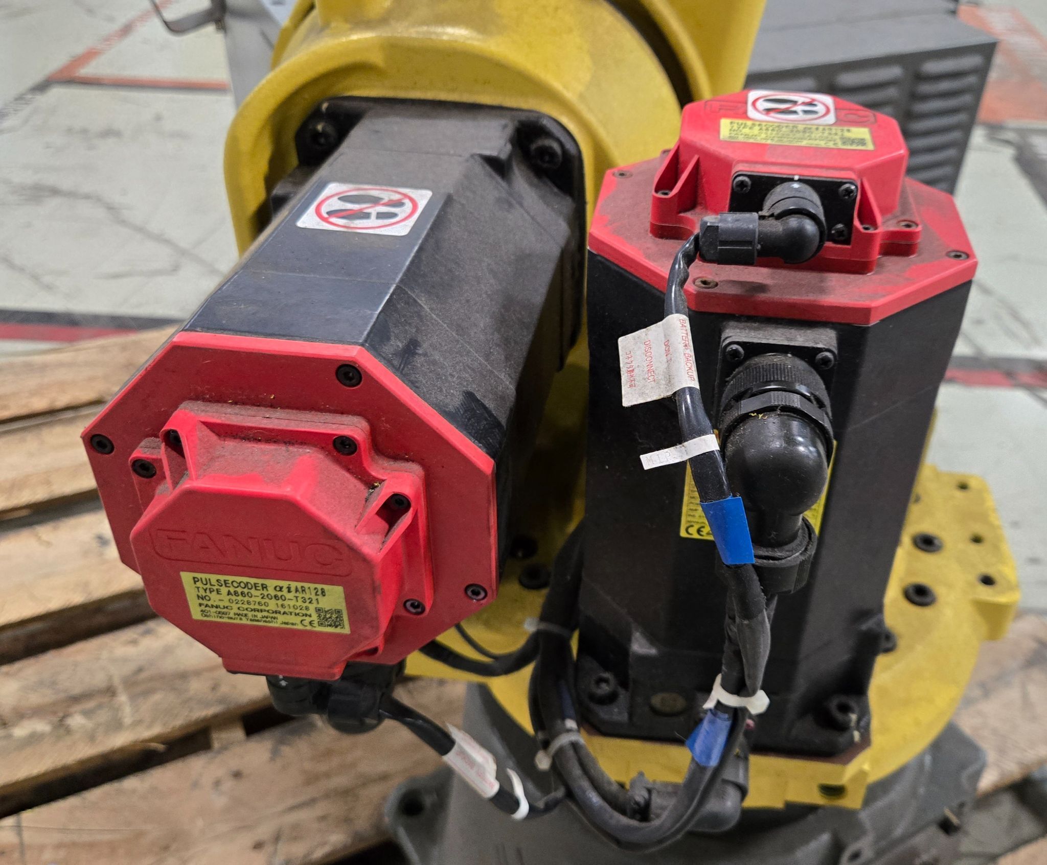 FANUC M-20IA/20M ROBOT + R30IB CONTROLLER MISSING TEACH PENDANT USED 3