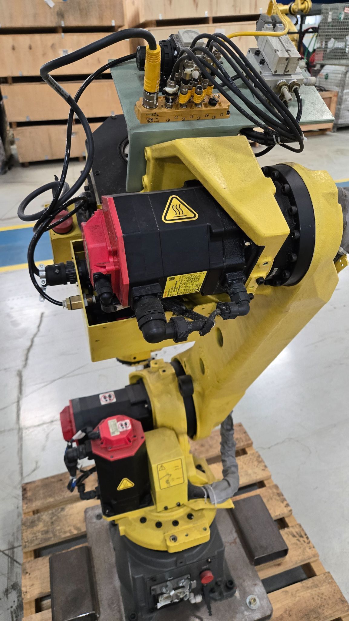 FANUC M-20IA ROBOT / R30IB CONTROLLER MISSING TEACH PENDANT USED 2