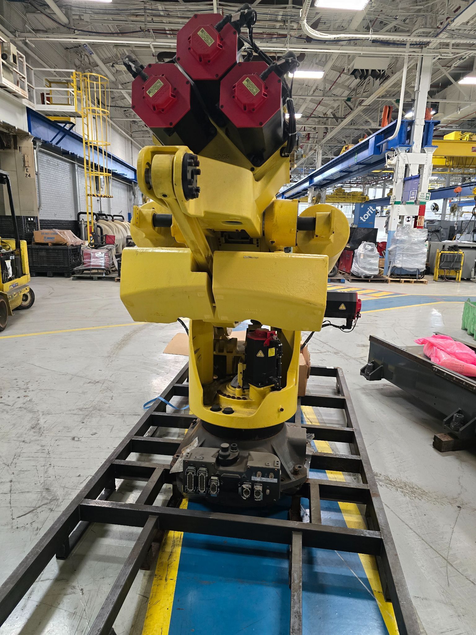 FANUC M-900IB-400L ROBOT + R30IB CONTROLLER USED 1