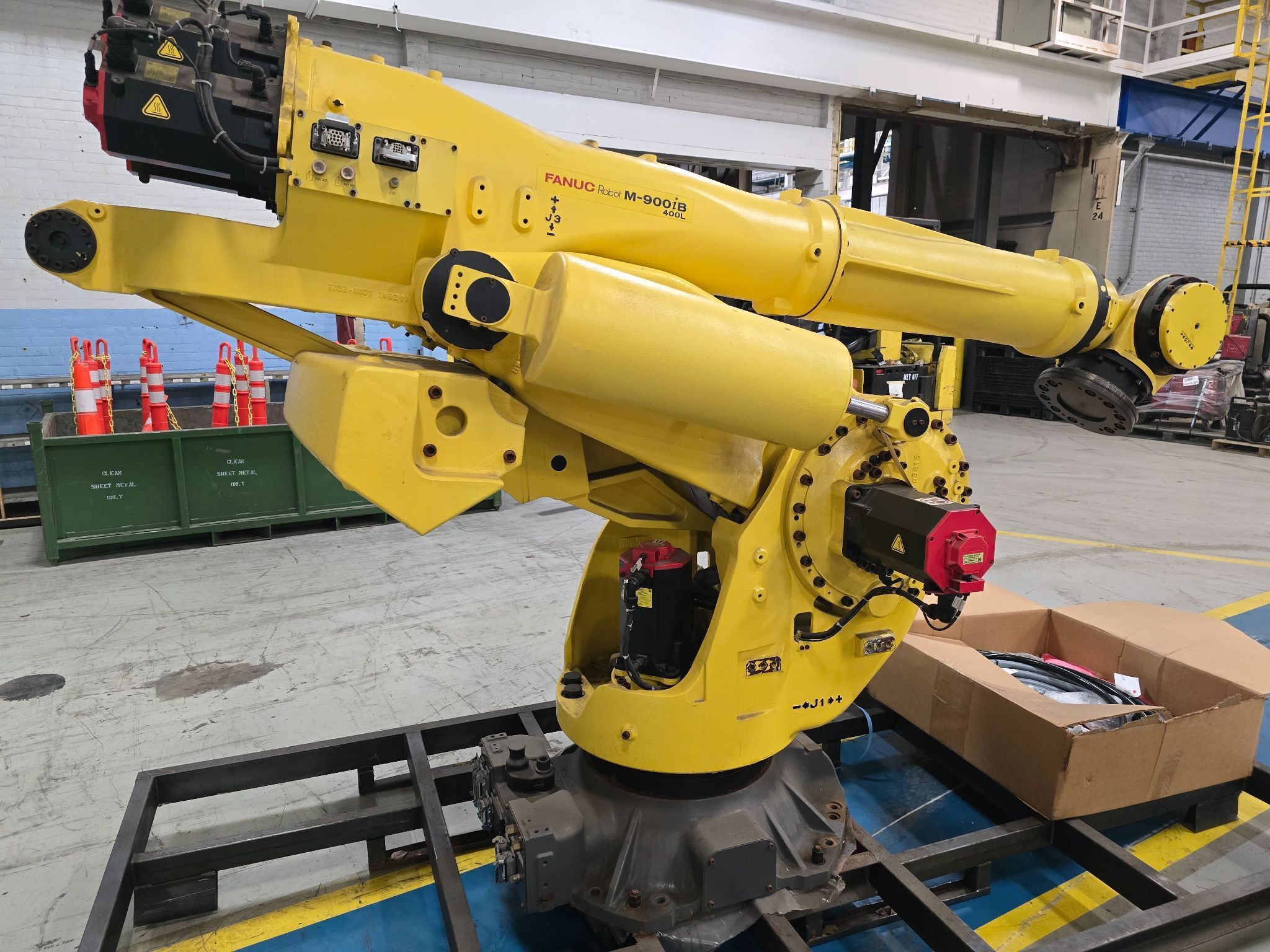 FANUC M-900IB-400L ROBOT + R30IB CONTROLLER USED 2