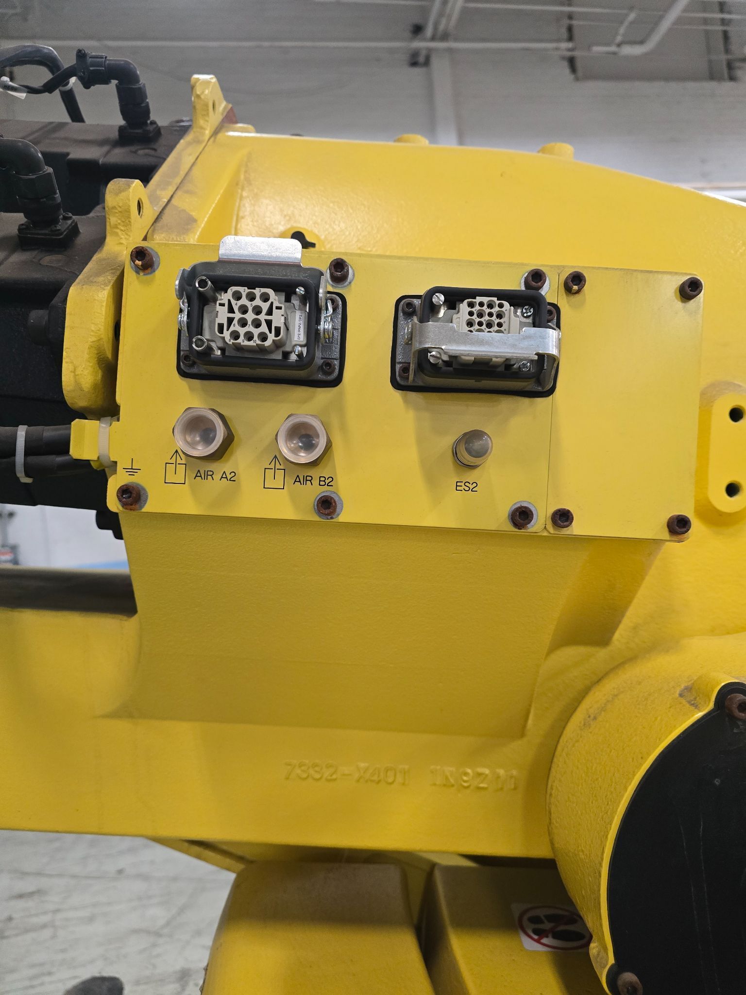 FANUC M-900IB-400L ROBOT + R30IB CONTROLLER USED 4