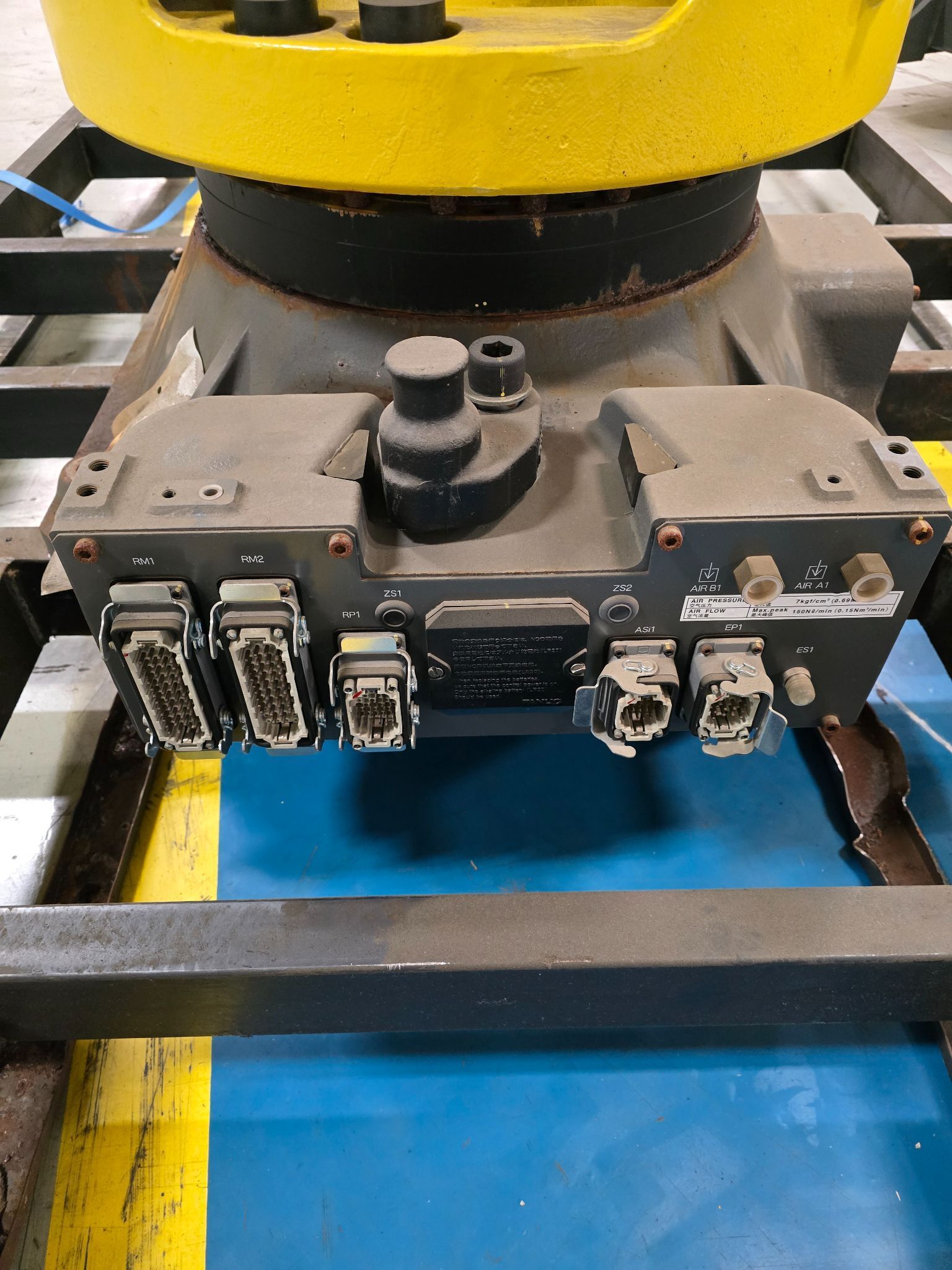 FANUC M-900IB-400L ROBOT + R30IB CONTROLLER USED 9
