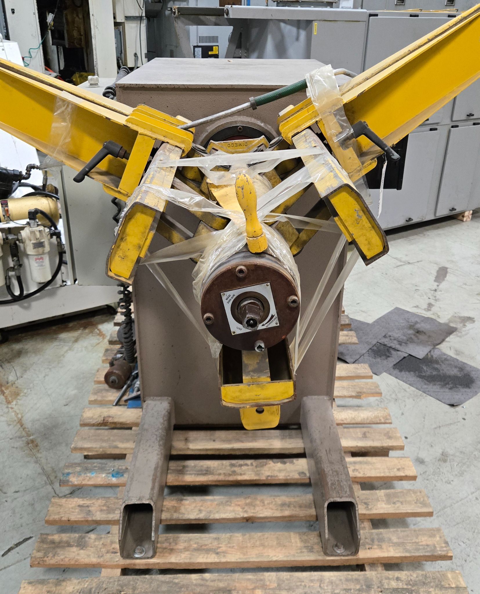 PA INDUSTRIES DECOILER 230V 3 PH 6 CYCLES USED 1