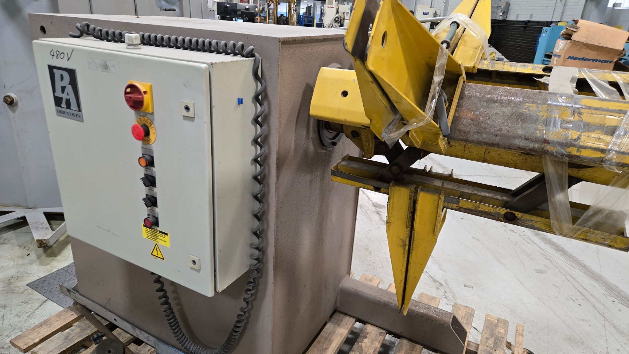 PA INDUSTRIES DECOILER 230V 3 PH 6 CYCLES USED 2