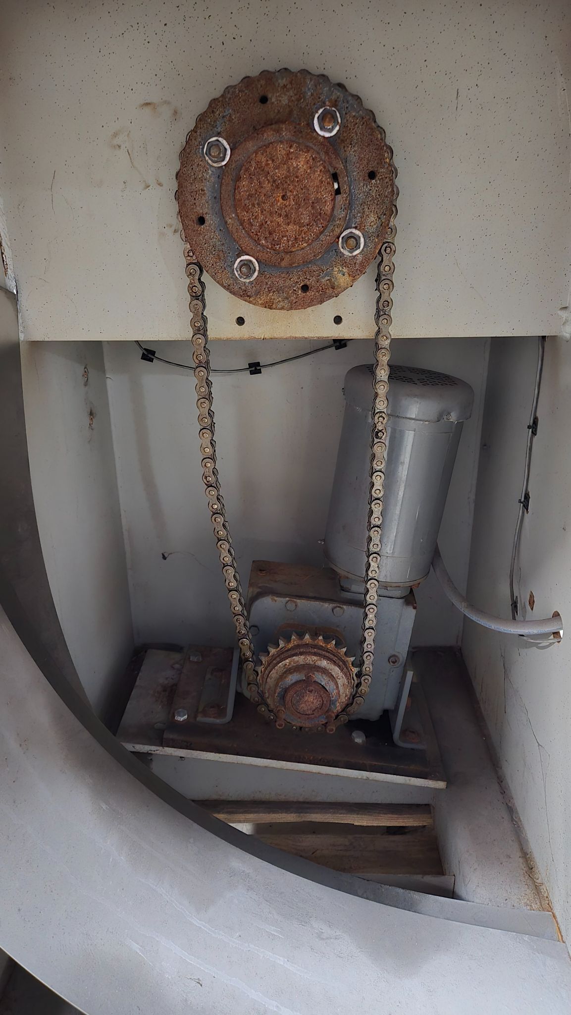 PA INDUSTRIES DECOILER 230V 3 PH 6 CYCLES USED 6