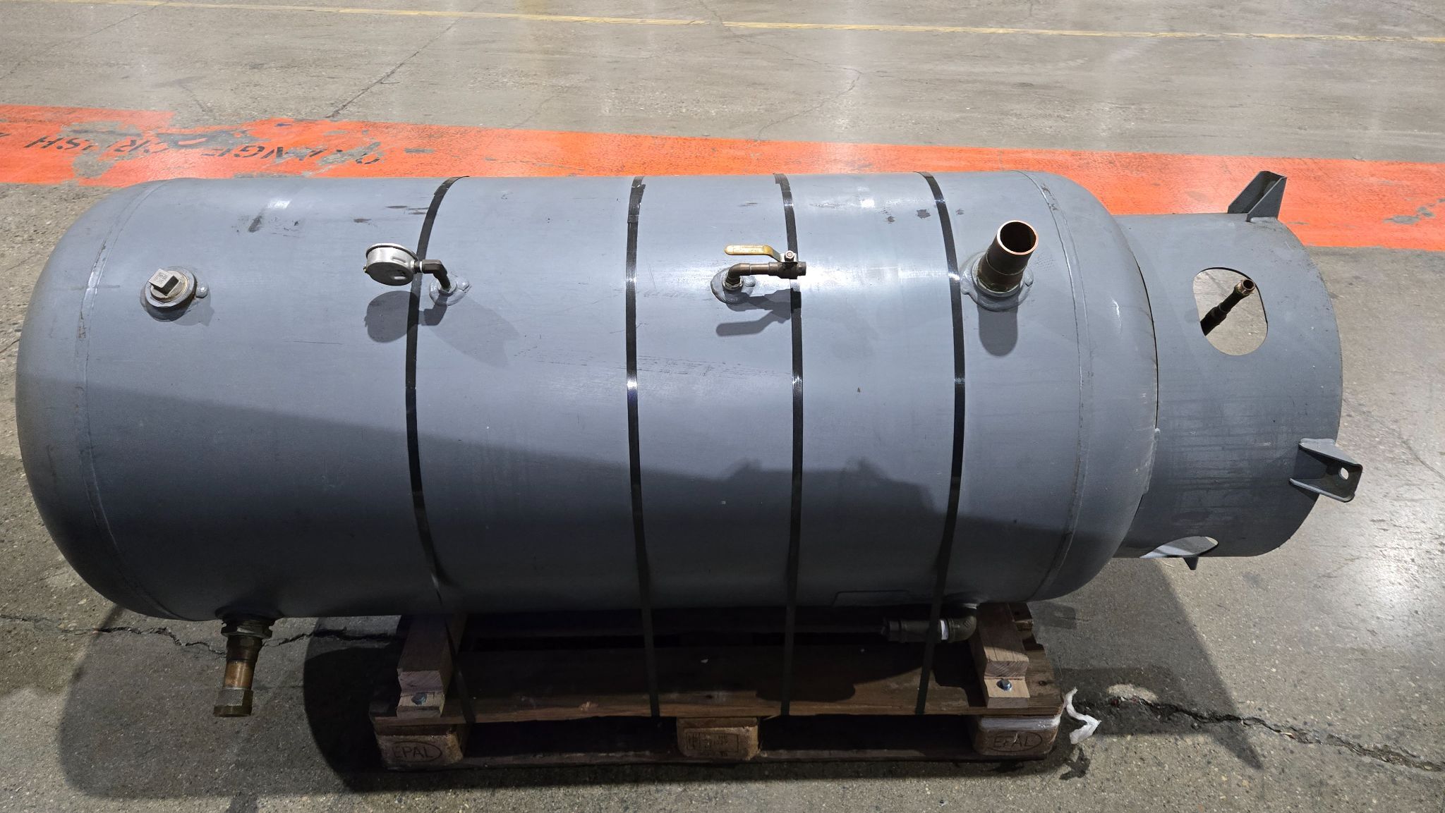 MANCHESTER RECEIVER TANK 302426 200 GALLON 200PSI AIR TANK USED 1