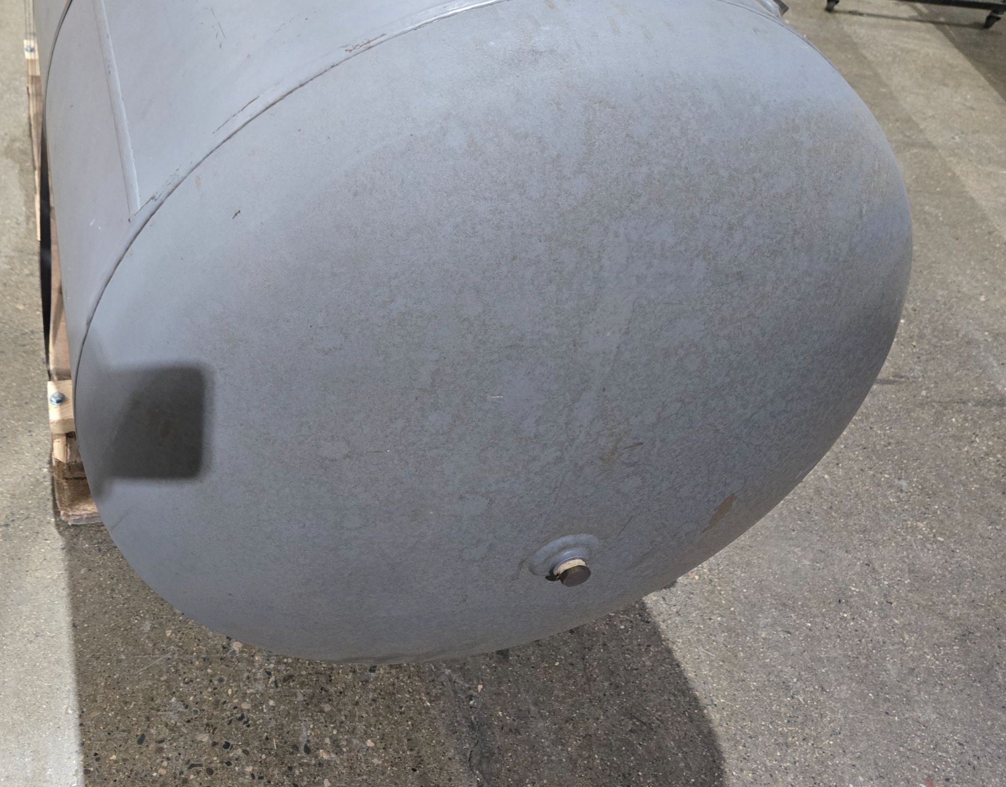 MANCHESTER RECEIVER TANK 302426 200 GALLON 200PSI AIR TANK USED 4