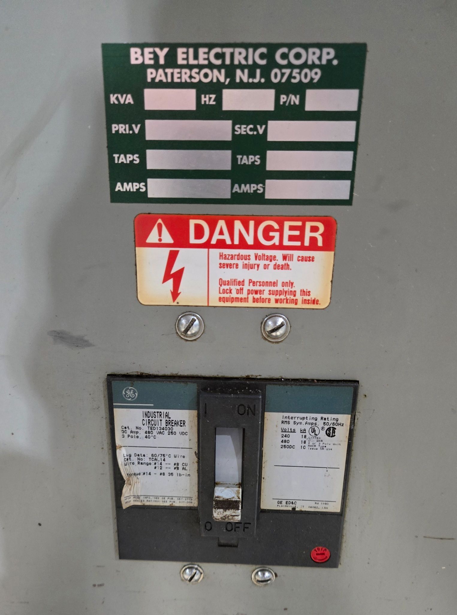 GE TED134030 INDUSTRIAL CIRCUIT BREAKER 30AMP 480V USED 3