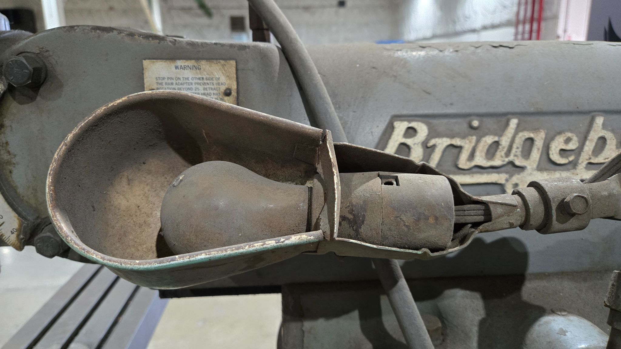 BRIDGEPORT 153367 VERTICAL MILL 1 1/2 HP 3 PH 230 V USED 6
