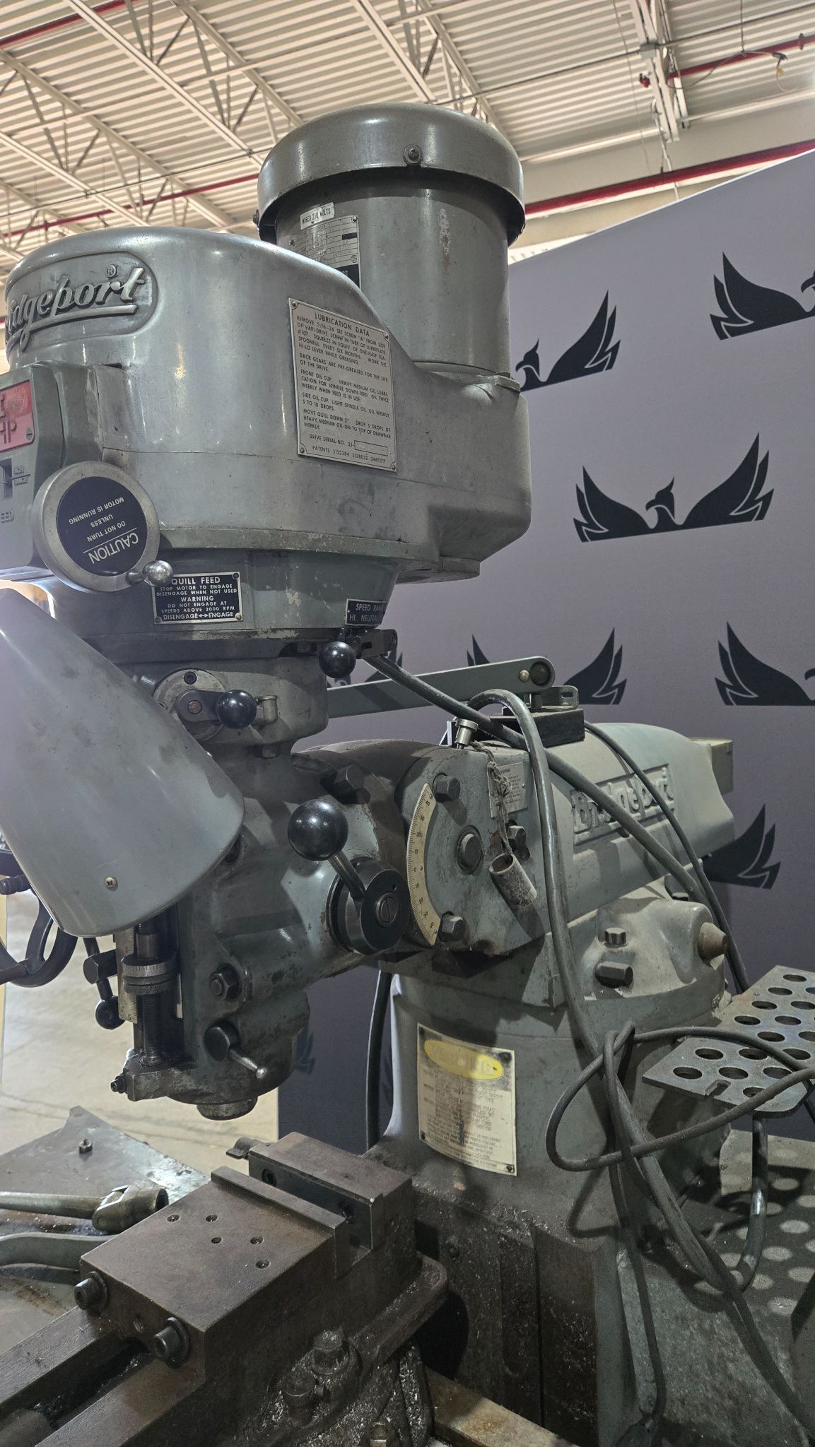 BRIDGEPORT SERIES I VERTICAL MILL USED 7
