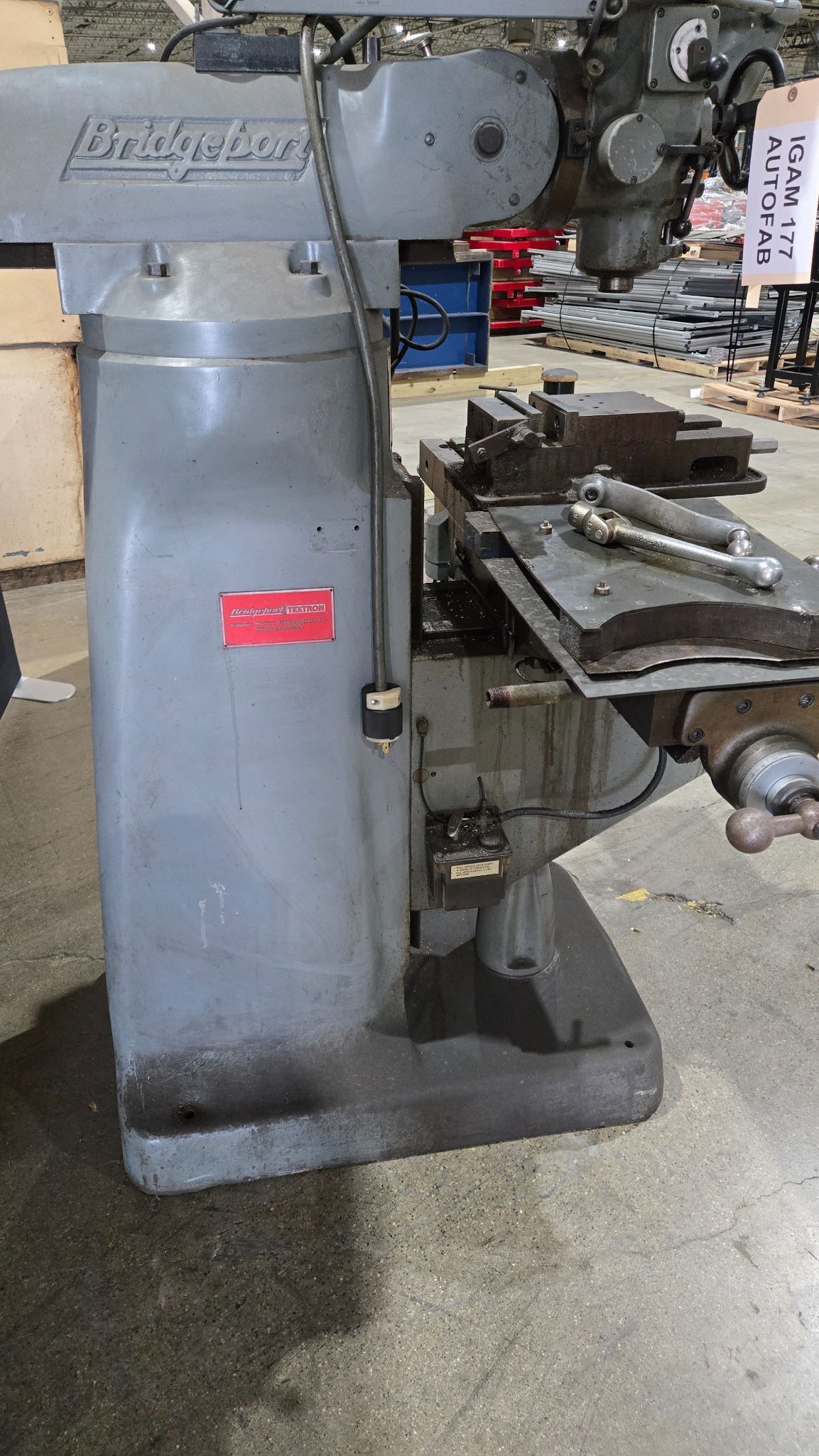 BRIDGEPORT SERIES I VERTICAL MILL USED 9