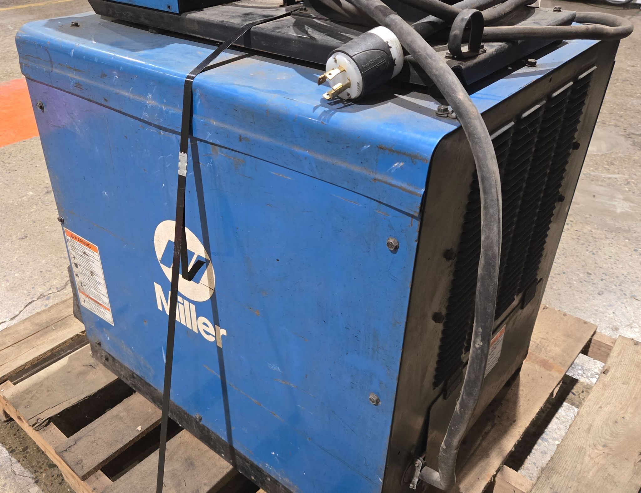 MILLER CP-302 MIG WELDER WITH MILLER 60 SERIES WIRE FEEDER USED 2