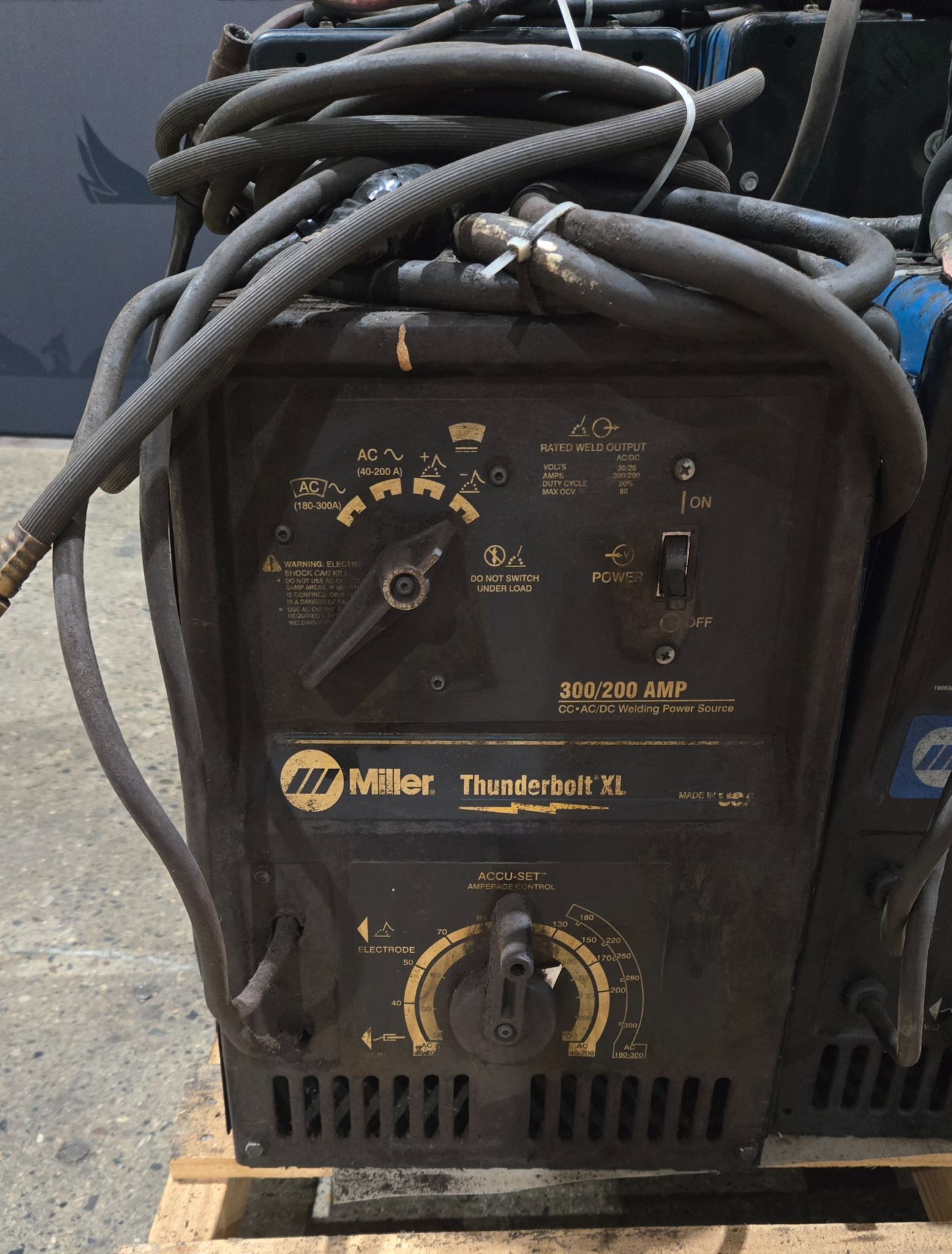 MILLER THUNDERBOLT XL 300 ARC WELDER USED 200/300 AMP POWER SOURCE 0