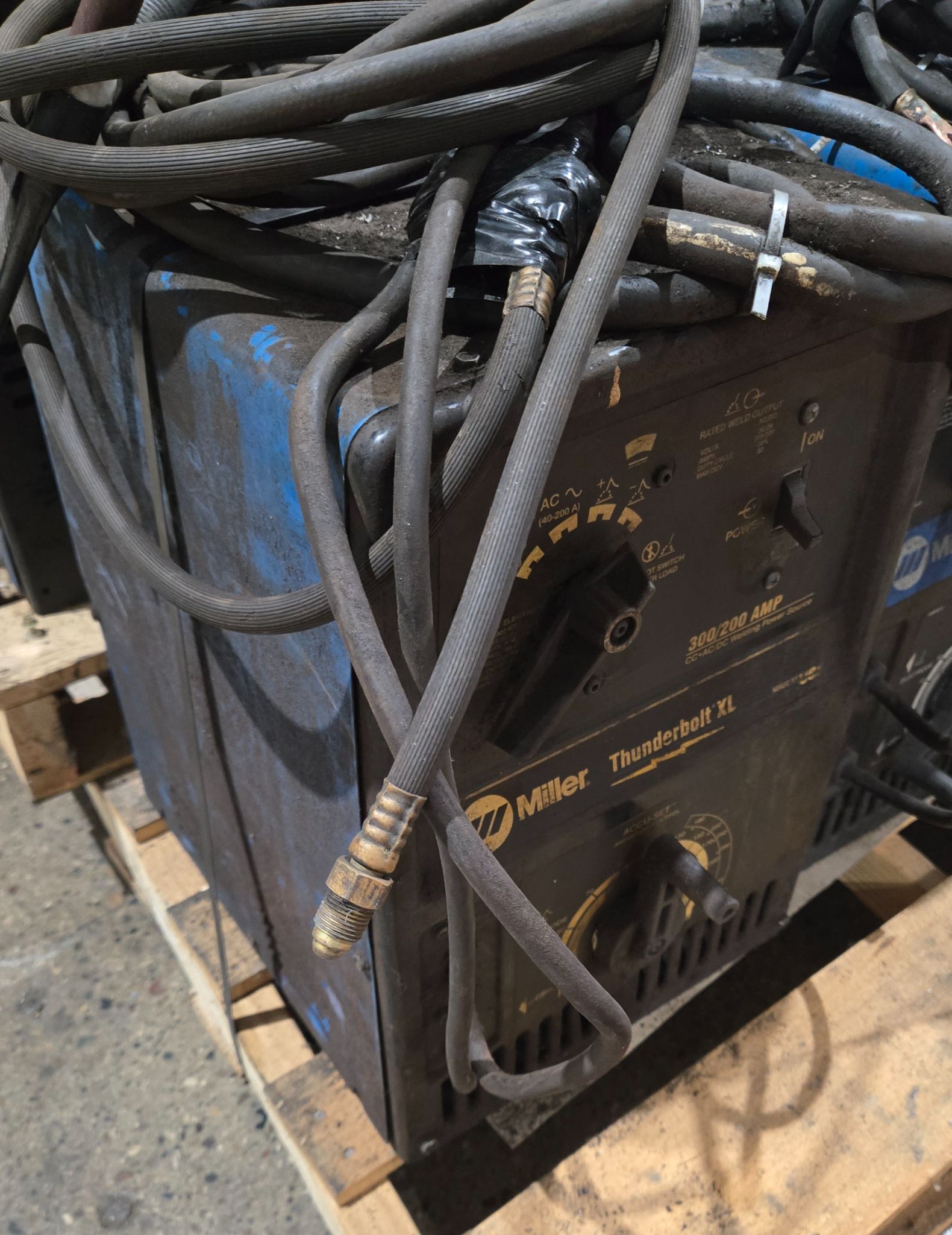 MILLER THUNDERBOLT XL 300 ARC WELDER USED 200/300 AMP POWER SOURCE 1