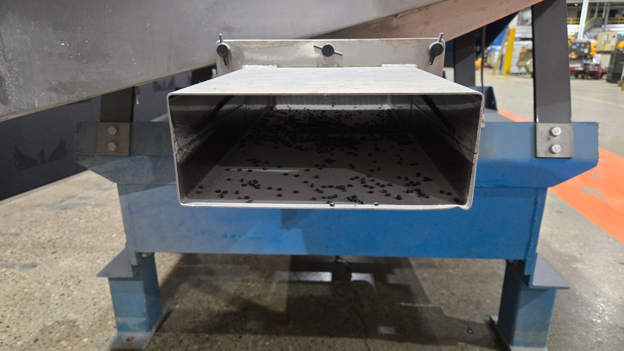 WITTE LINEAR VIBRATING SCREEN TABLE 700 - 900 RPM USED 8