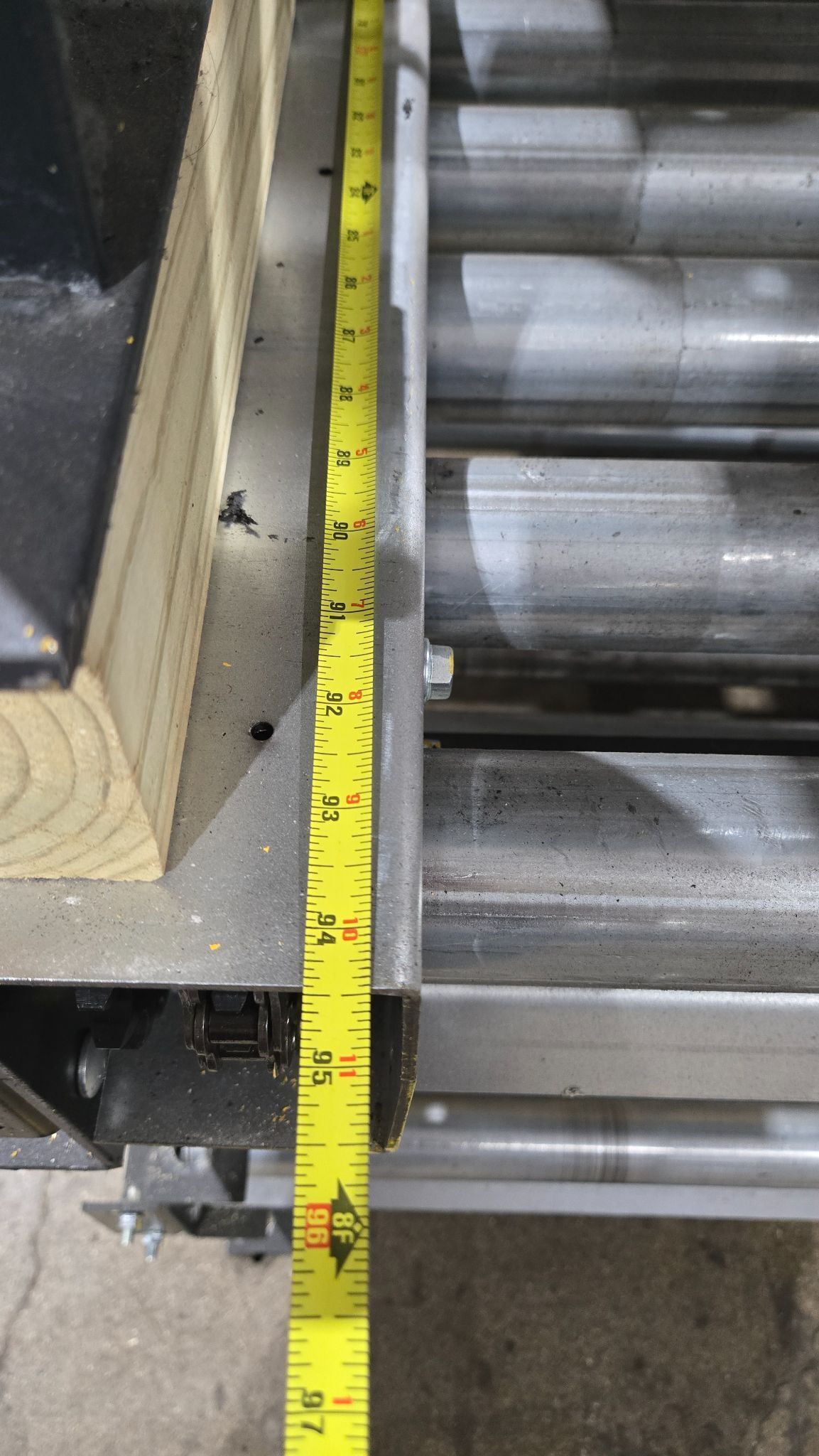 INDUSTRIAL KINETICS 8ft Chain Driven Roller Conveyor, 4ft Width, 20" Height USED 4