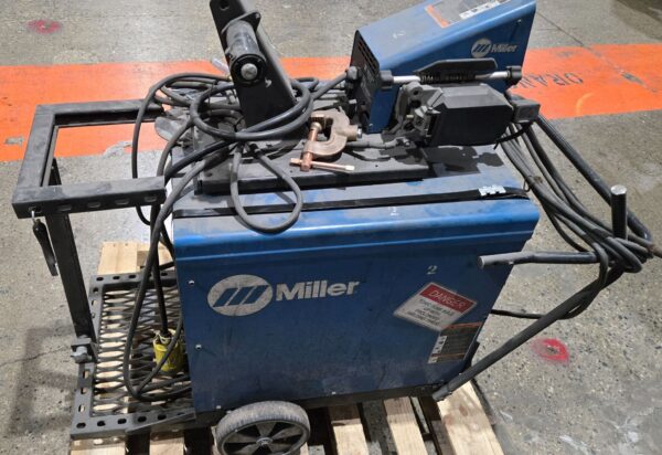 MILLER DELTAWELD 302 / 70 SERIES MIG WELDER WITH WIRE FEEDER USED 3