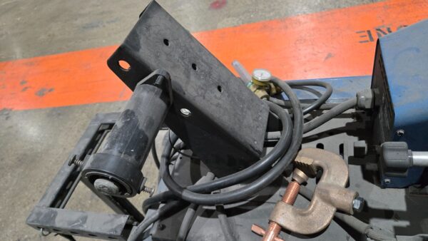 MILLER DELTAWELD 302 / 70 SERIES MIG WELDER WITH WIRE FEEDER USED 8