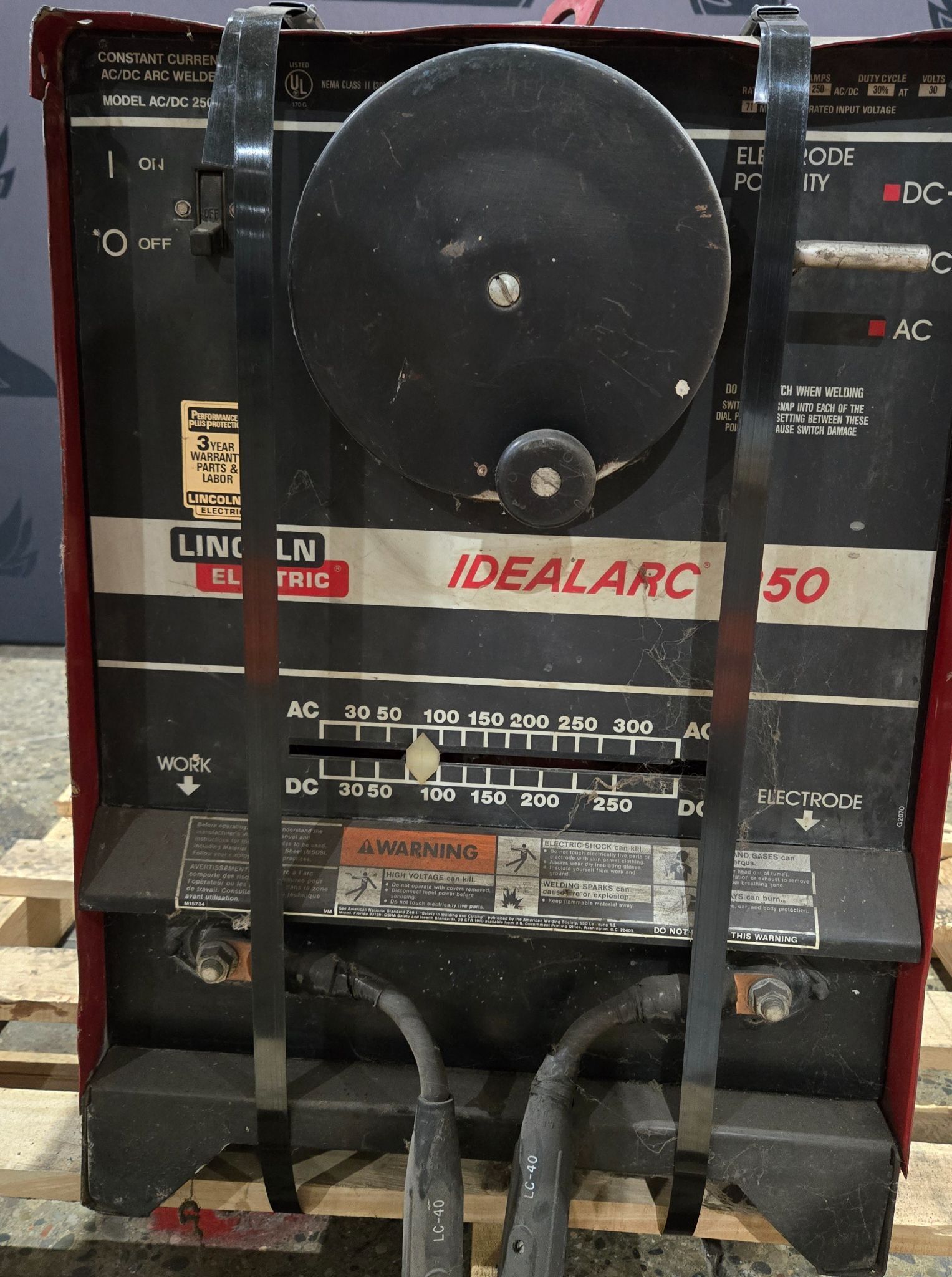 LINCOLN ELECTRIC IDEALARC 250 STICK WELDER USED 1