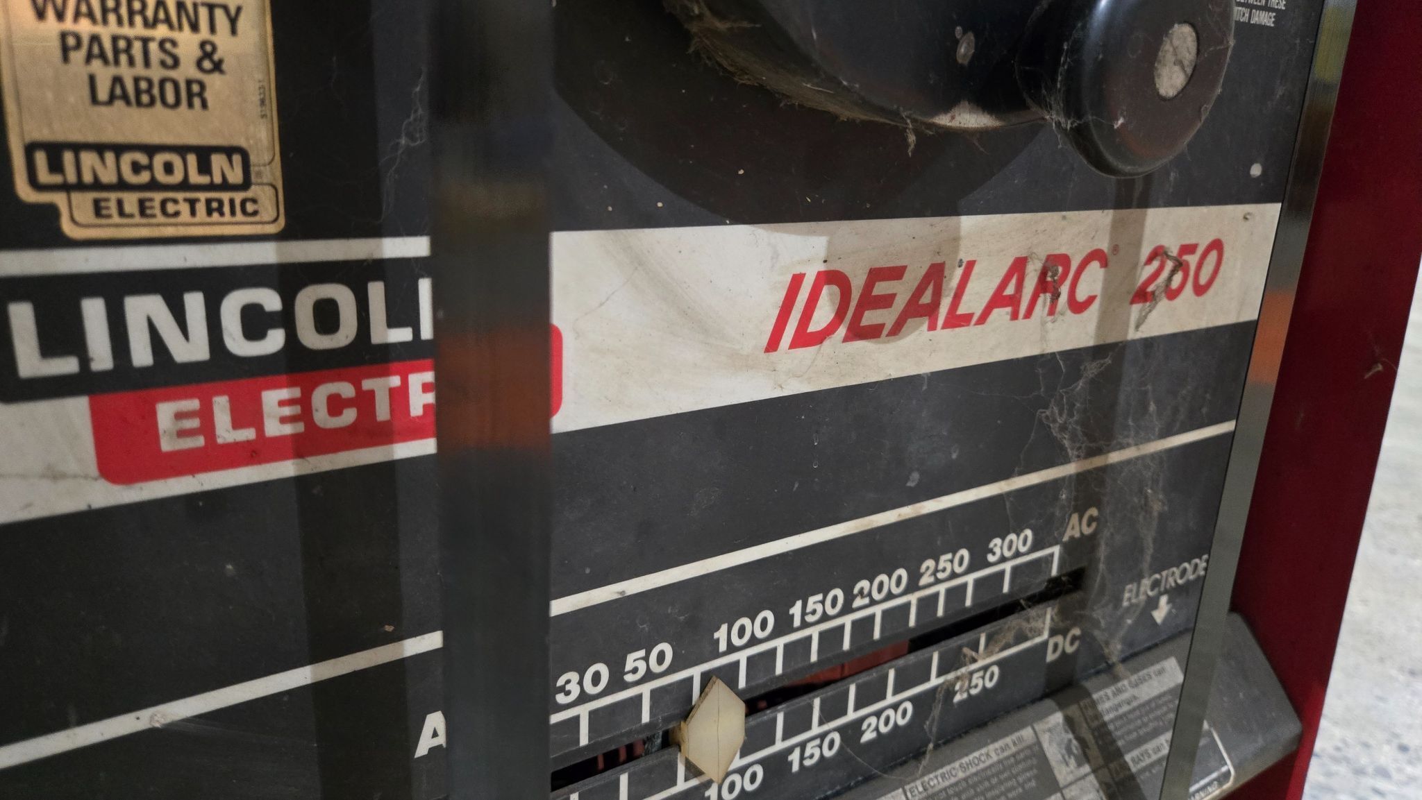 LINCOLN ELECTRIC IDEALARC 250 STICK WELDER USED 4