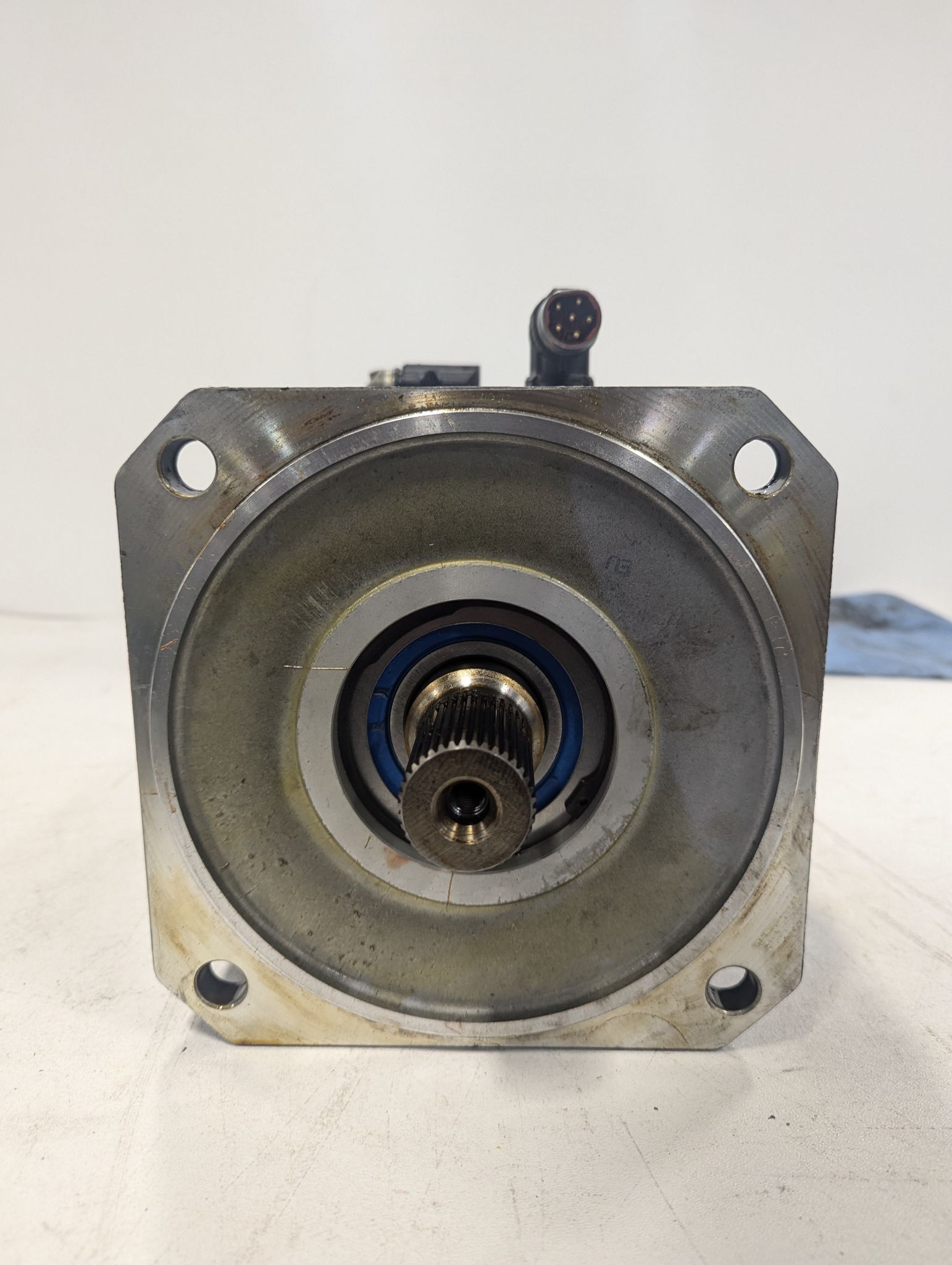 KUKA 1FK7101-5AZ91-1ZZ9-Z S07 USED/DAMAGED UPPER CONNECTOR 1