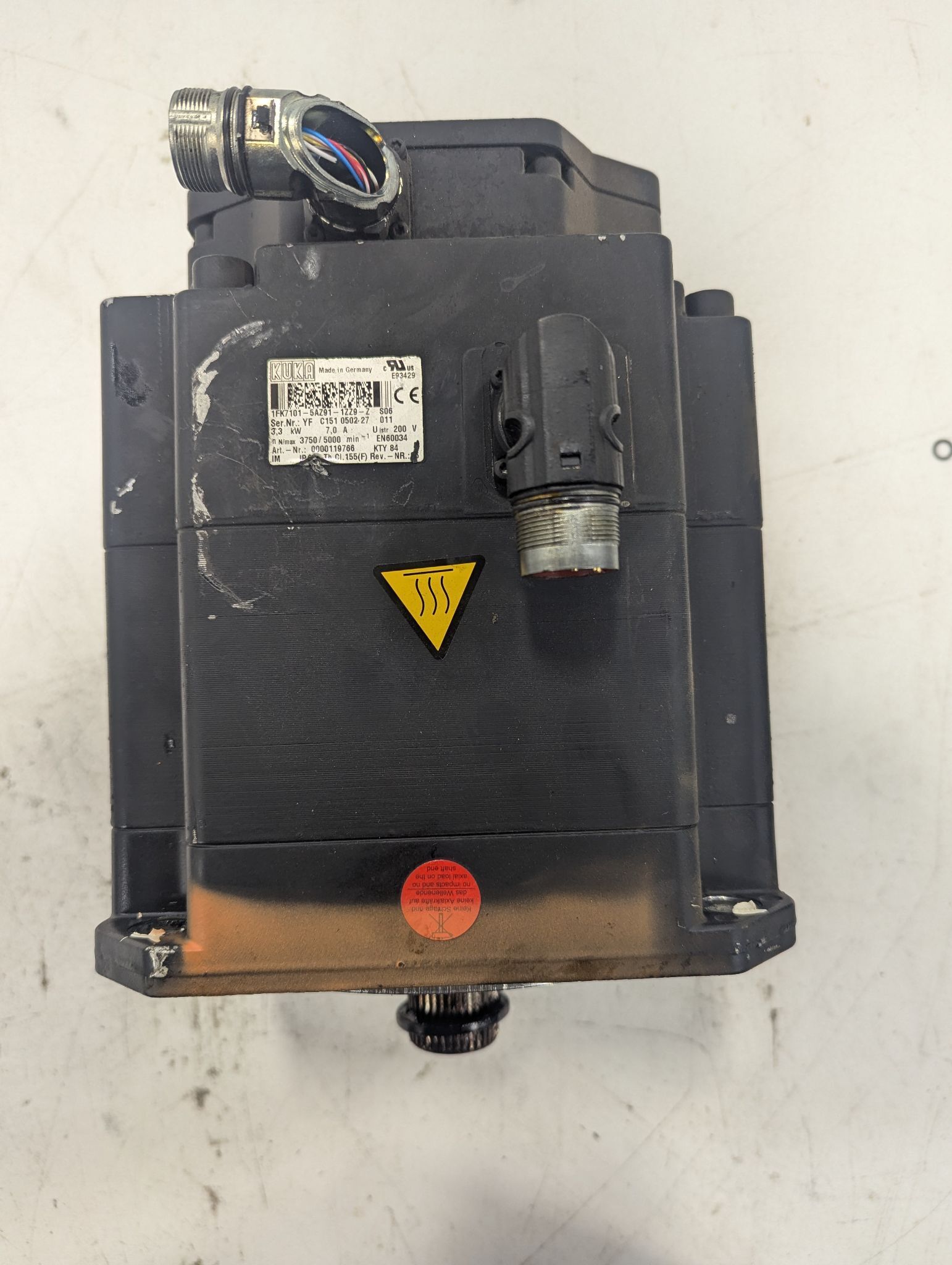 KUKA 1FK7101-5AZ91-1ZZ9-Z S06 SERVO MOTOR USED/DAMAGED UPPER CONNECTOR 0