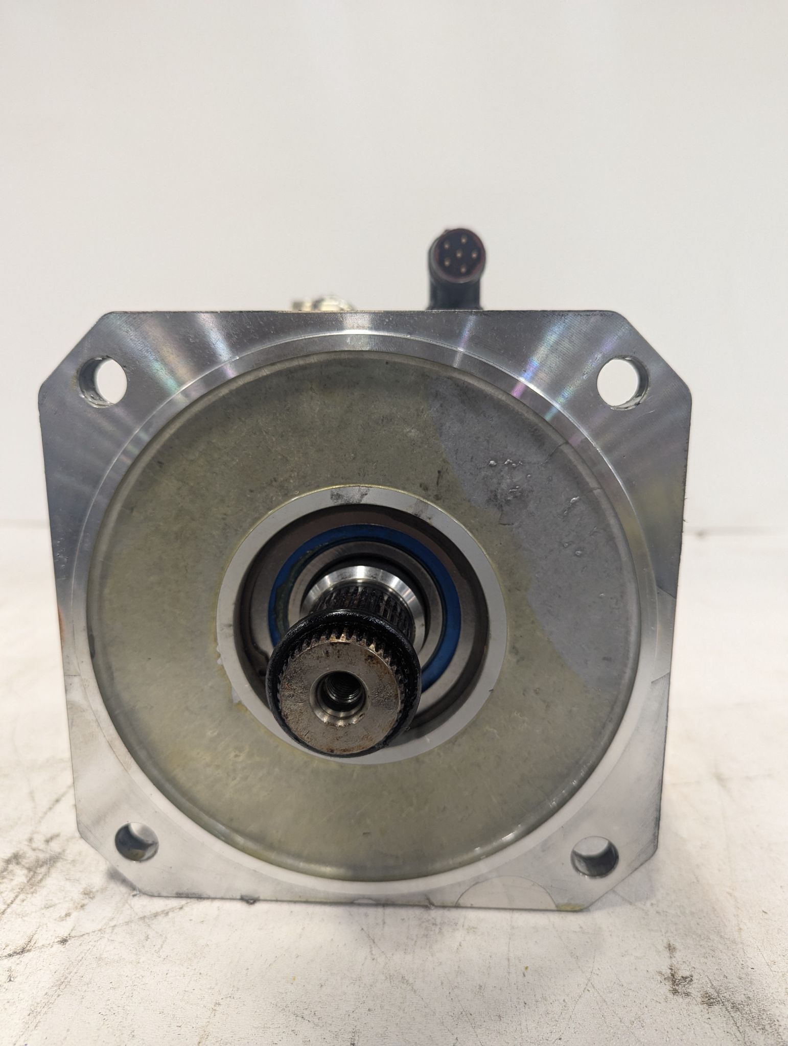 KUKA 1FK7101-5AZ91-1ZZ9-Z S06 SERVO MOTOR USED/DAMAGED UPPER CONNECTOR 2