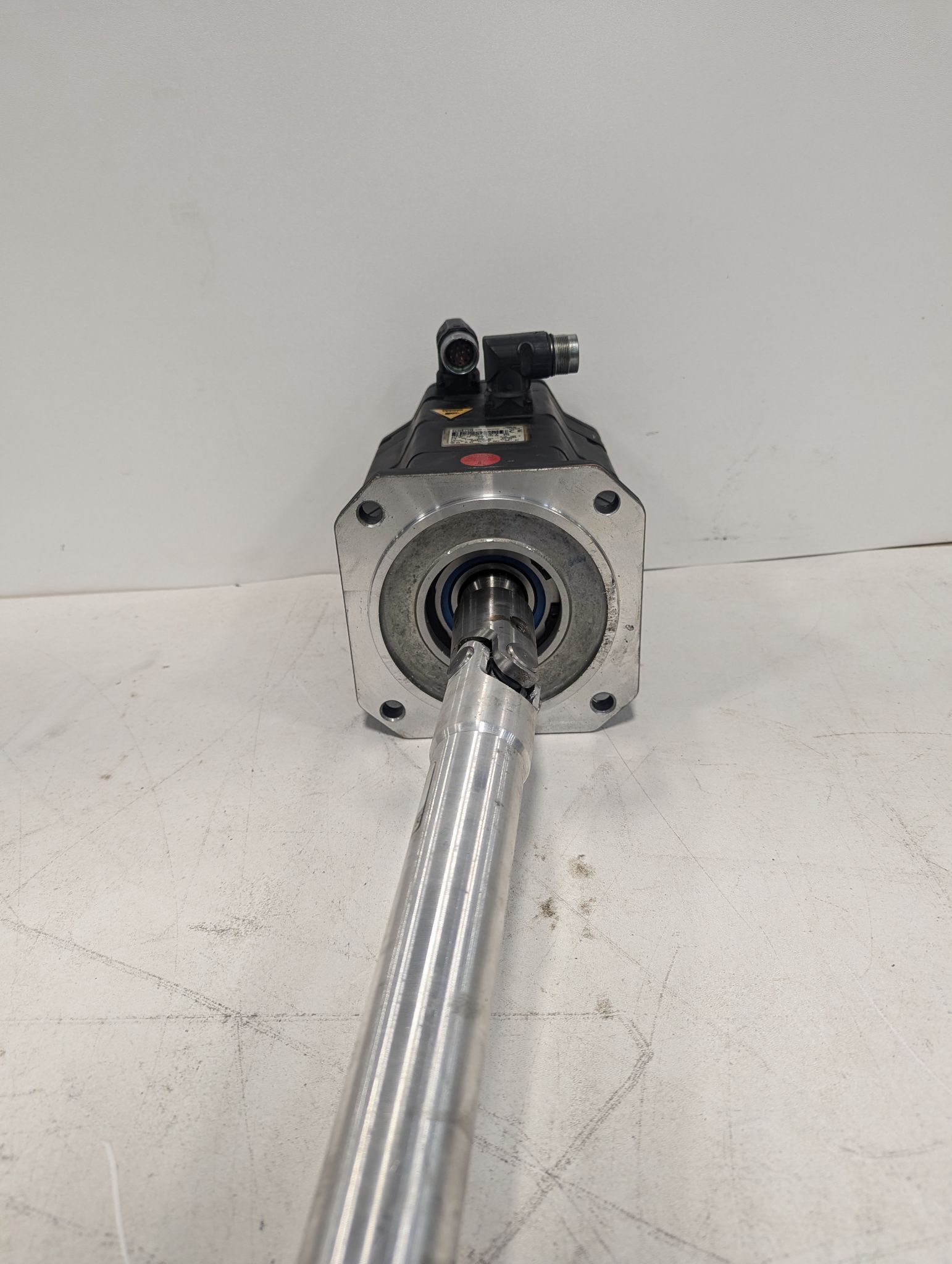 KUKA 1FK7081-5AZ91-1ZZ9-Z USED/DAMAGED/LOCKED SHAFT 2