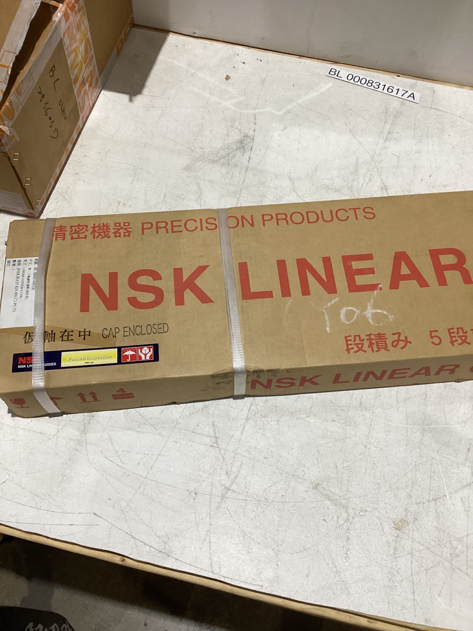 NSK LINEAR GUIDE RA35 824 BN C2-P5 Z3 NEW 1