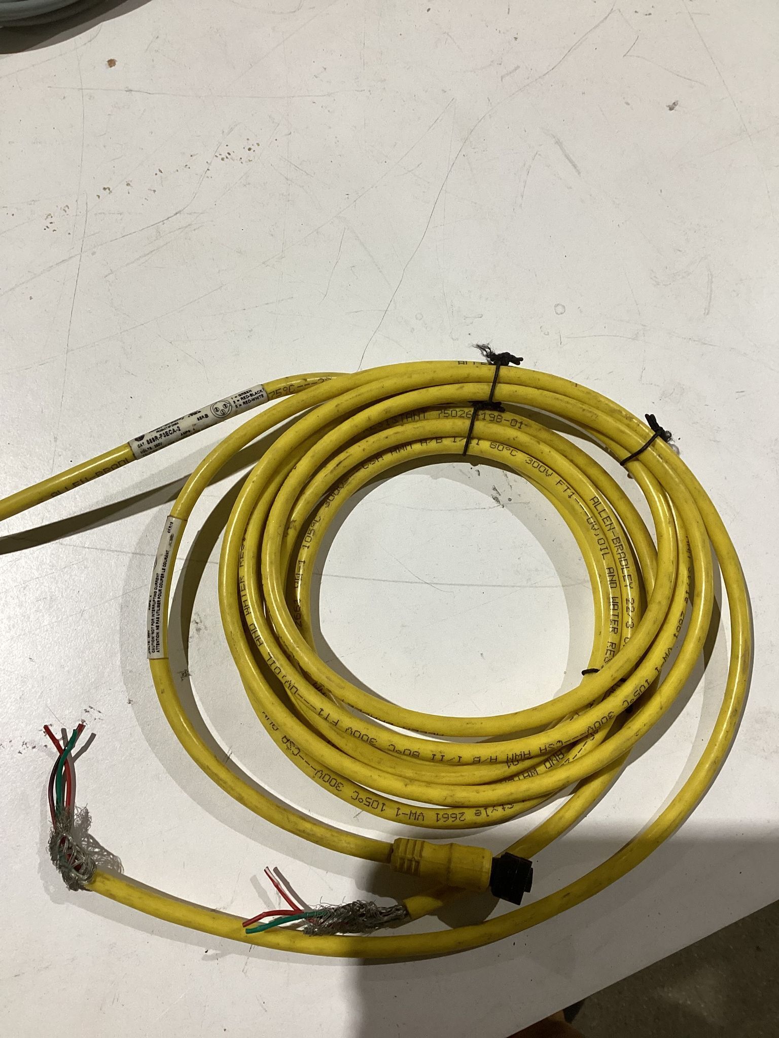 ALLEN-BRADLEY 889R-F3ECA-2 CABLES USED 0