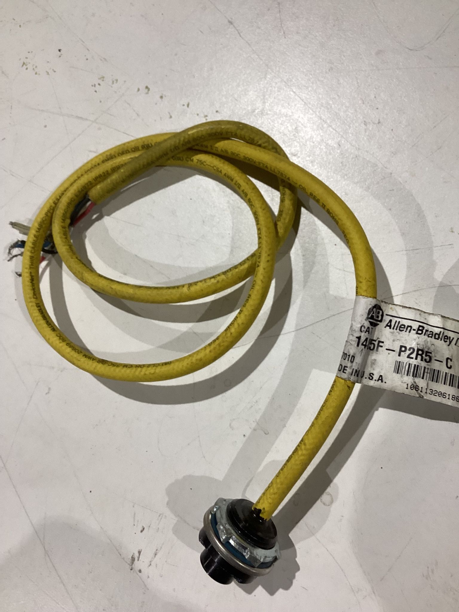 ALLEN-BRADLEY 1485F-P2R5-C CABLES USED 0