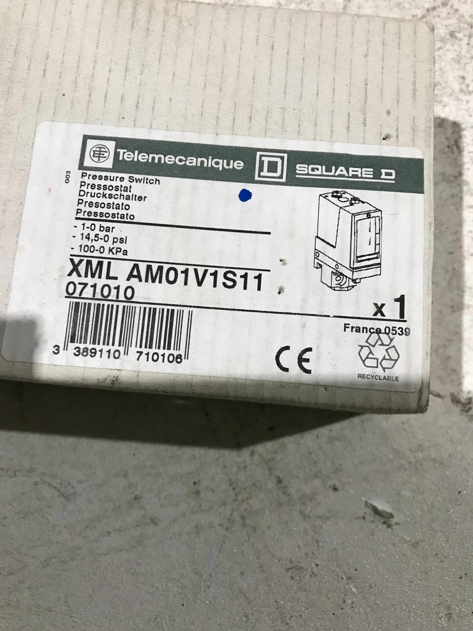 TELEMECANIQUE XML AM01V1S11 SENSORS NEW 1