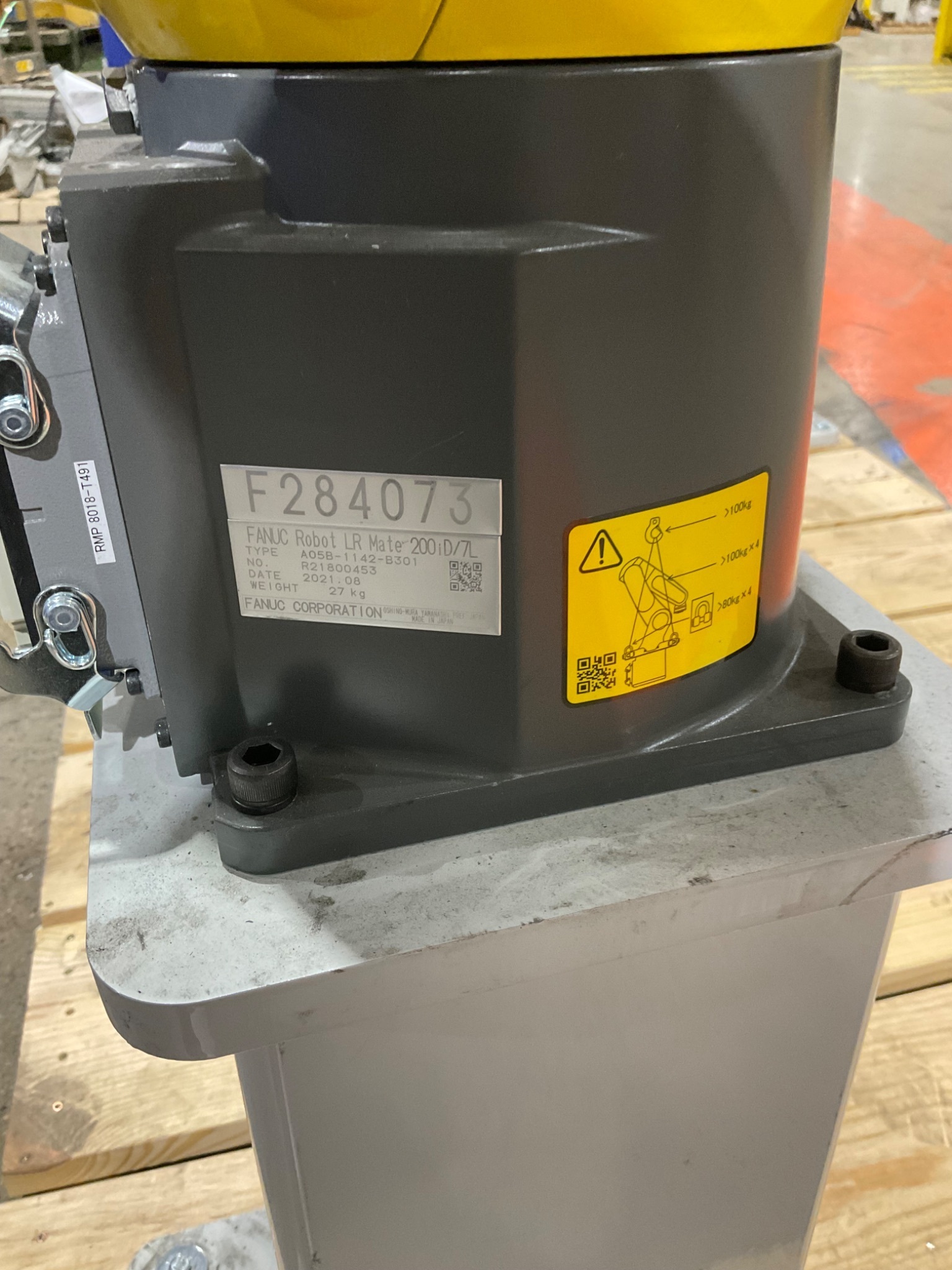 FANUC LR MATE 200ID/7L ROBOT W R30IB Plus CONTROLLER 26 INCH LOW HOURS RISER 3