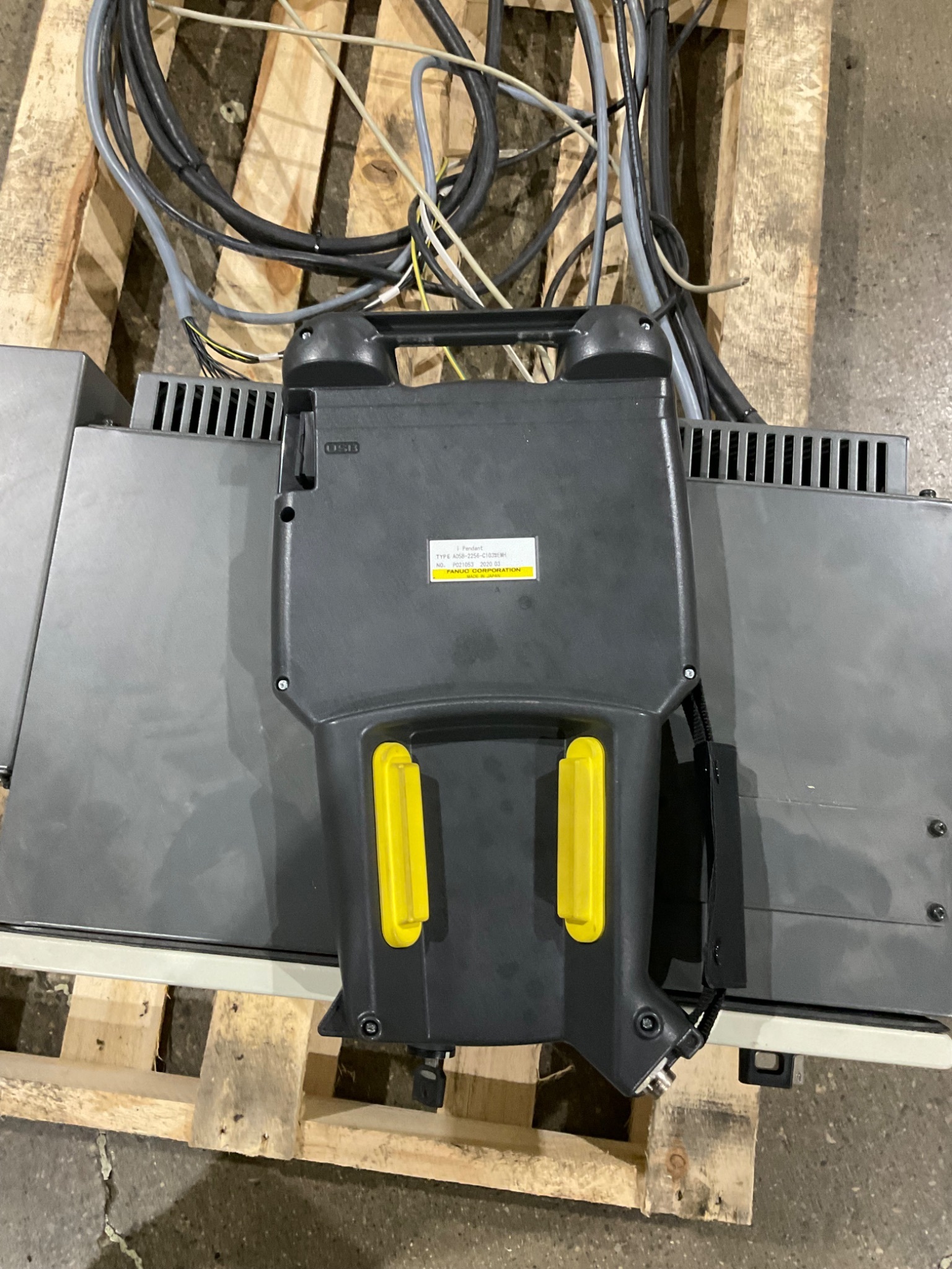 FANUC LR MATE 200ID/7L ROBOT w/ R30iB PLUS CONTROLLER & 20-IN LOW-HOURS RISER 3