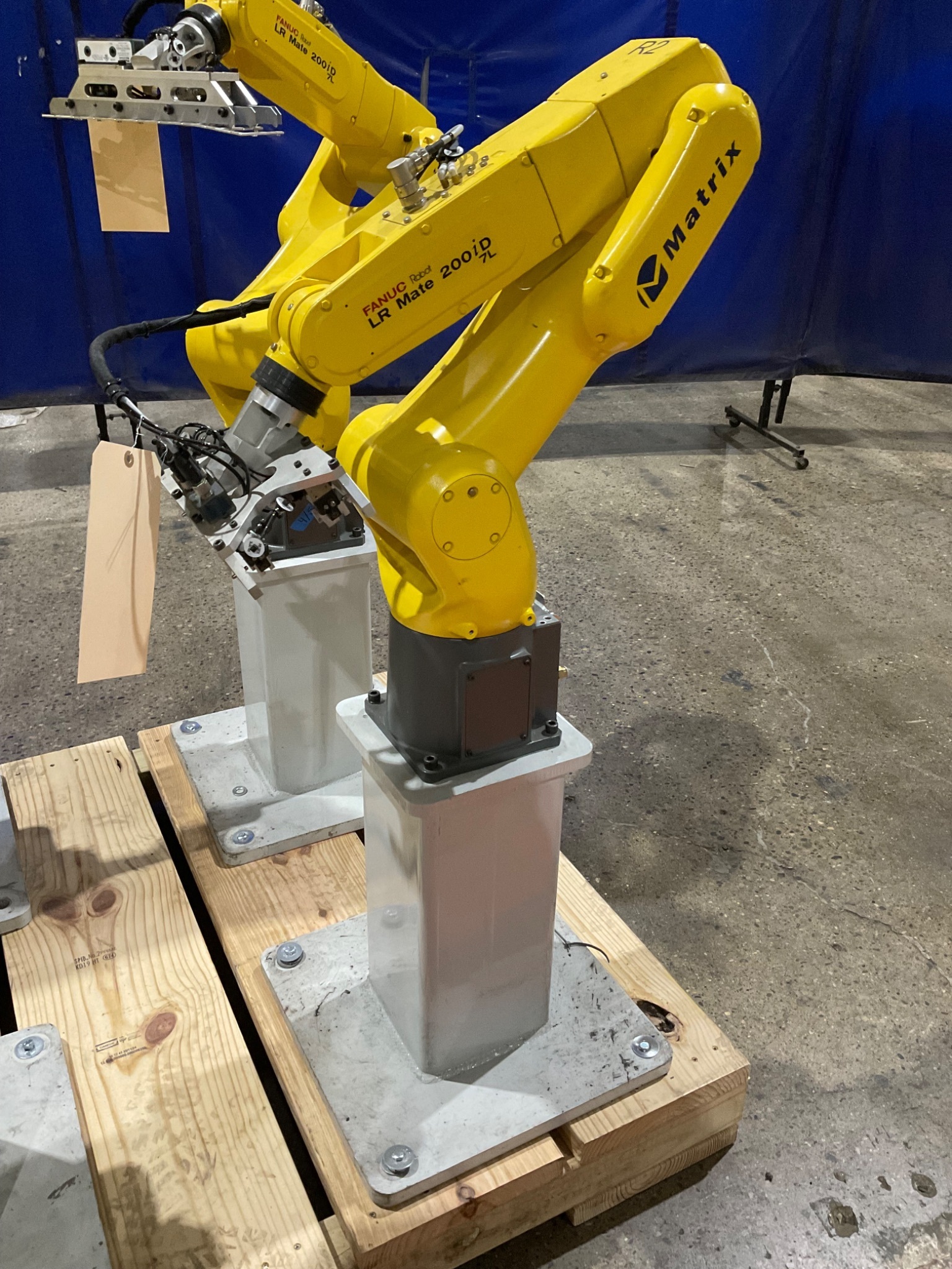 FANUC LR MATE 200ID/7L ROBOT w/ R30iB PLUS CONTROLLER & 20-IN LOW-HOURS RISER 2