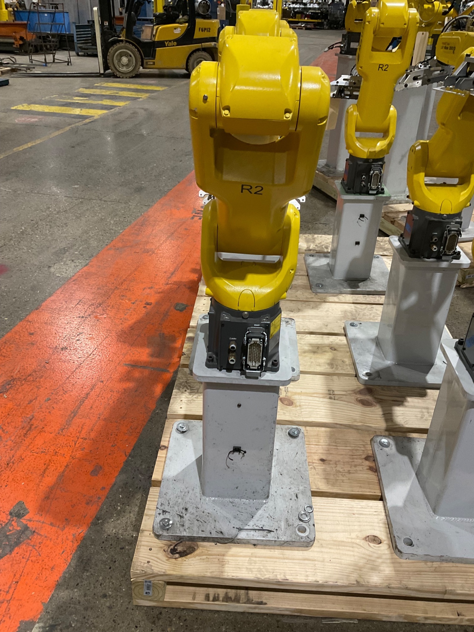 FANUC LR MATE 200ID/7L ROBOT w/ R30iB PLUS CONTROLLER & 20-IN LOW-HOURS RISER 1