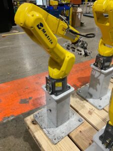 FANUC LR MATE 200ID/7L ROBOT w/ R30iB PLUS CONTROLLER & 20-IN LOW-HOURS RISER