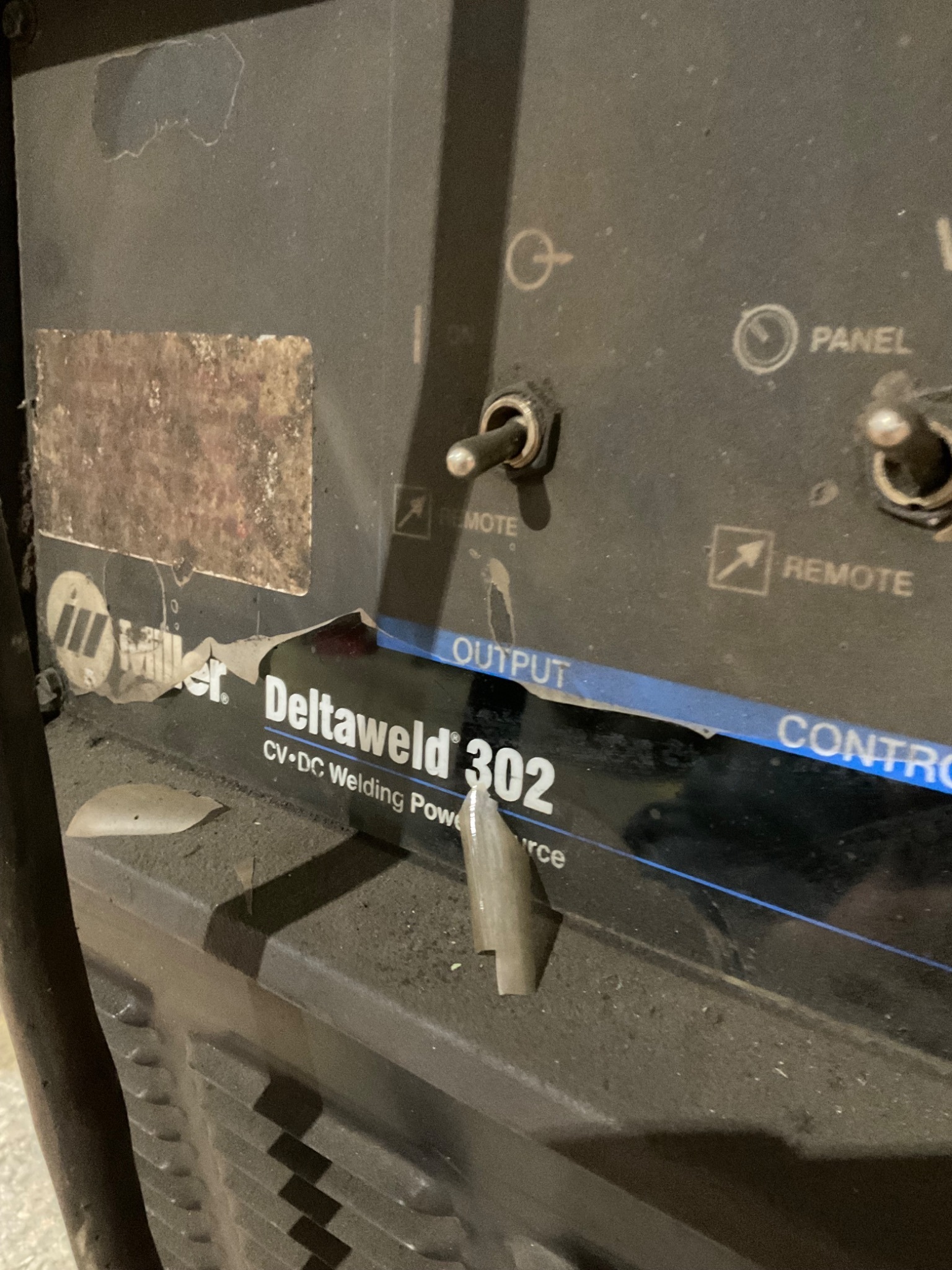MILLER DELTAWELD 302 CV/DC WELDER USED 4